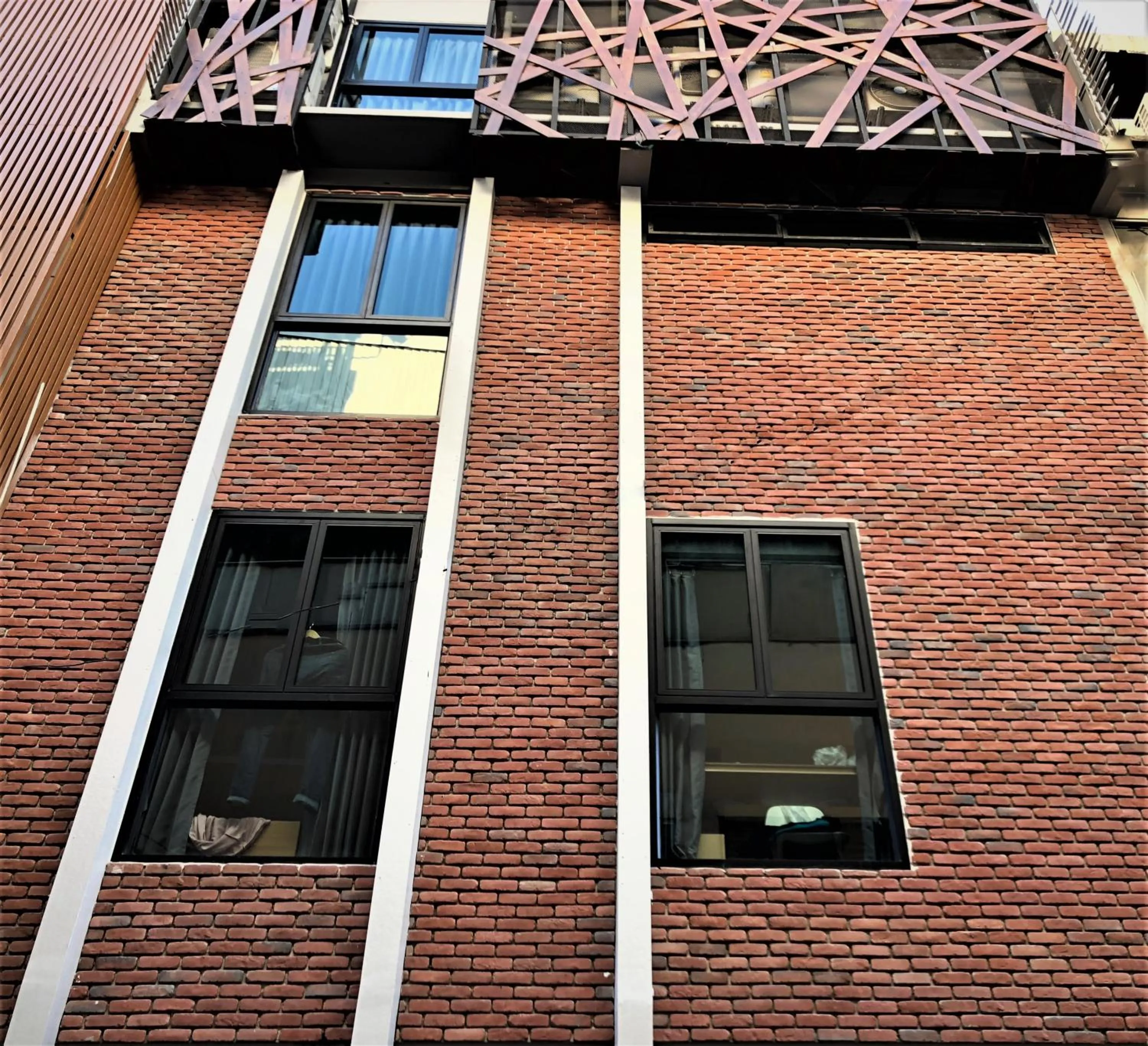 Facade/entrance in Stay Thapae Hostel