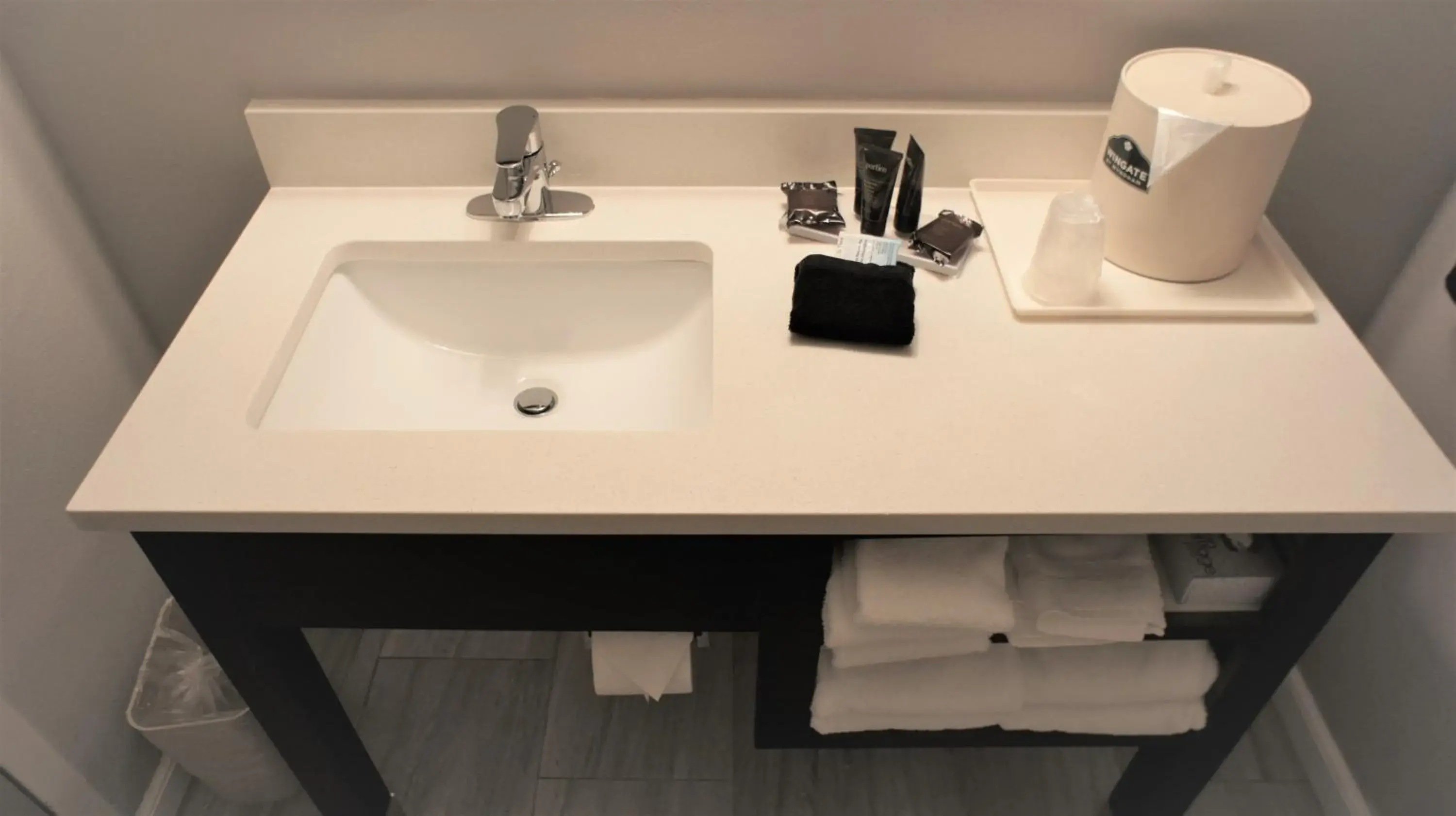 Bathroom in Wingate by Wyndham - Chattanooga Bathroom in Wingate by Wyndham - Chattanooga