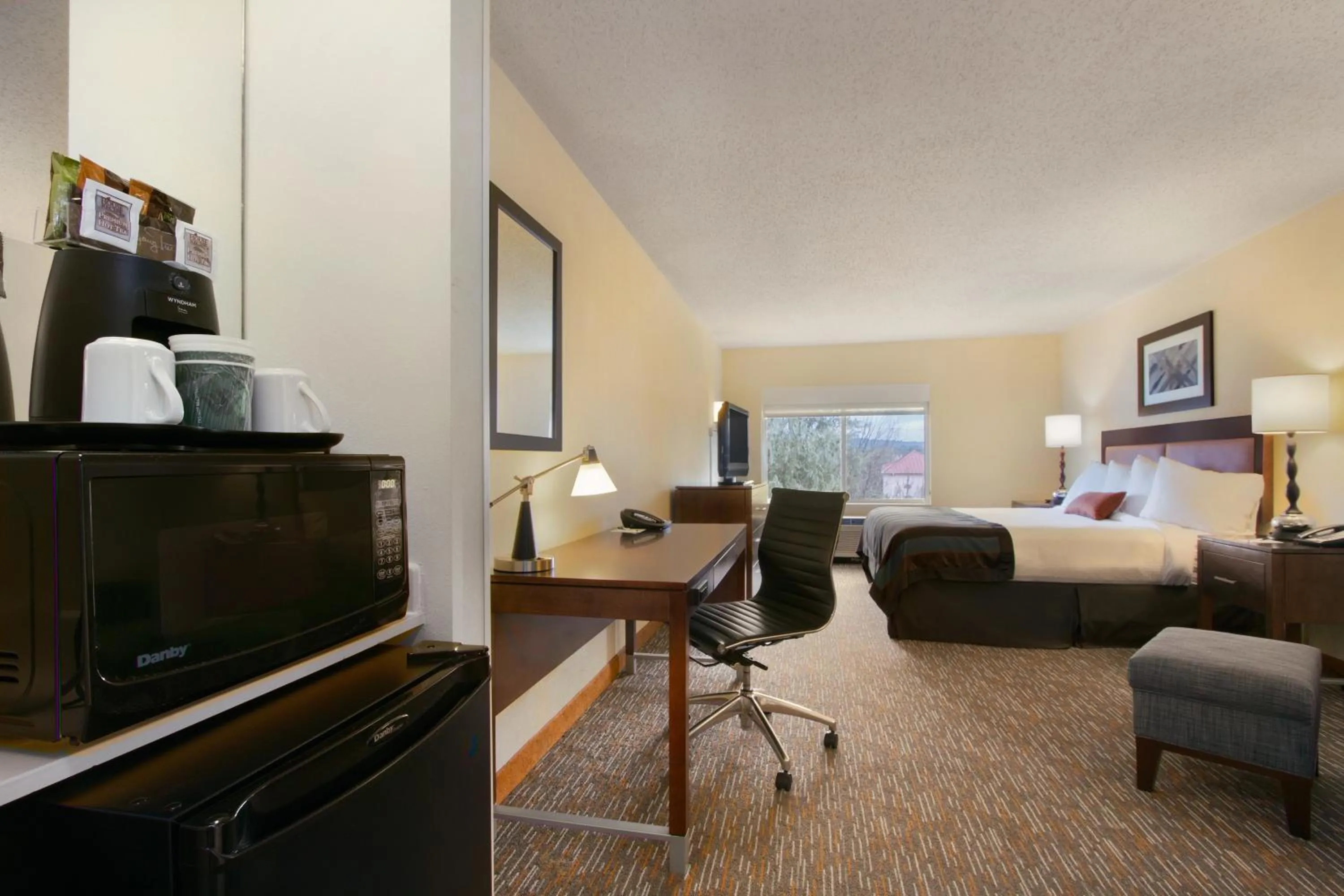 Photo of the whole room, Bed in Wingate by Wyndham - Chattanooga