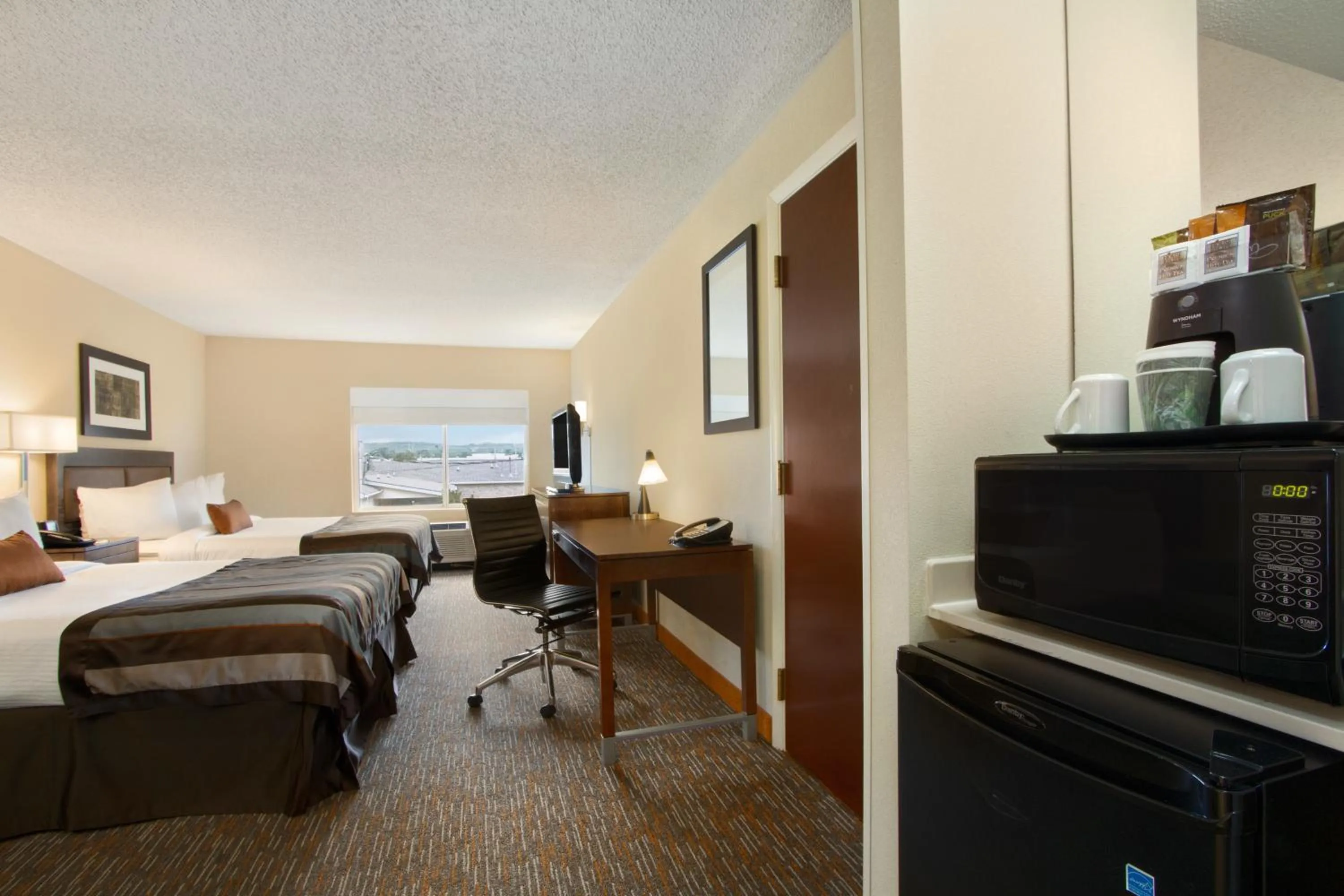 Photo of the whole room, Bed in Wingate by Wyndham - Chattanooga