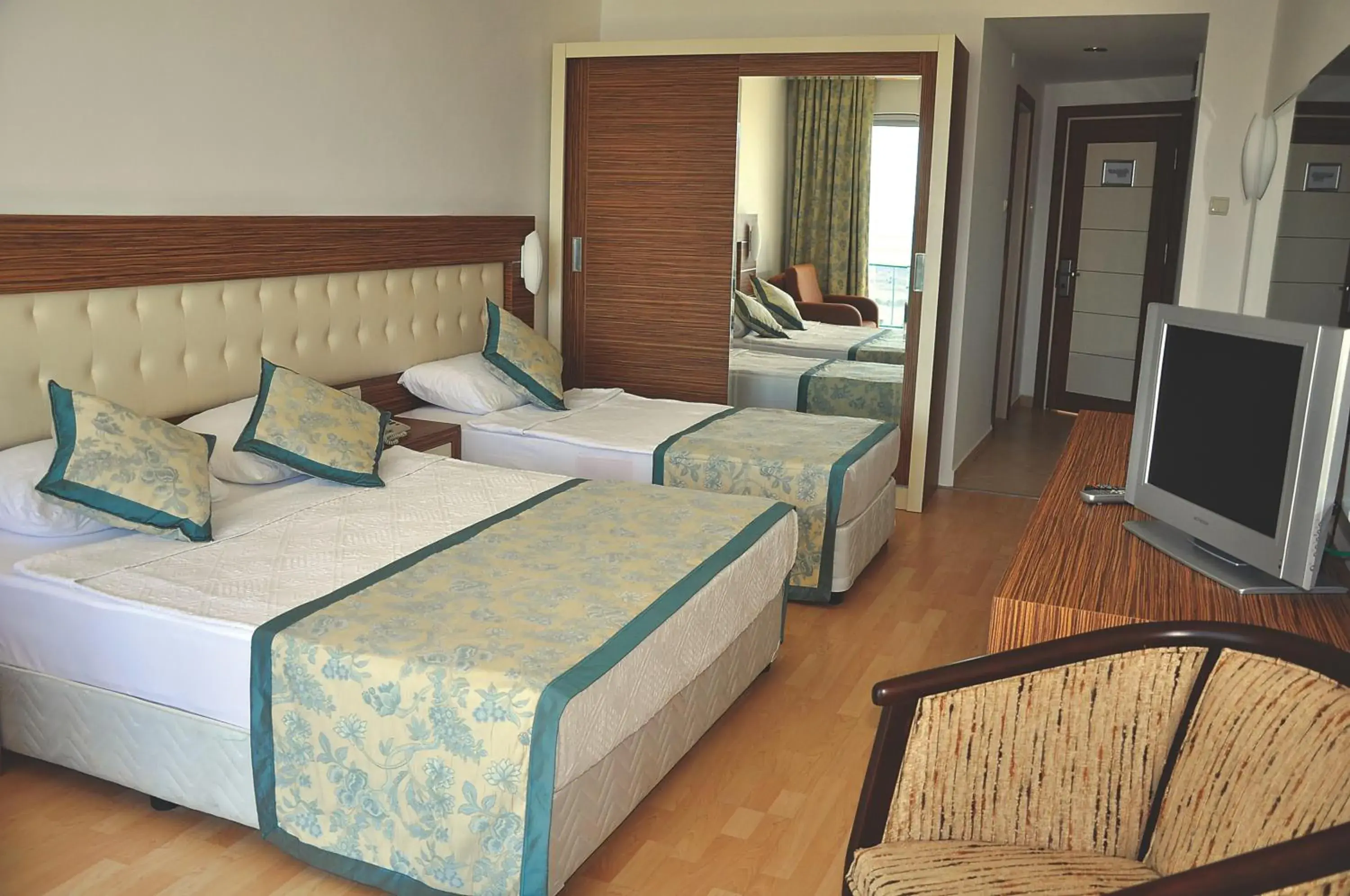 Photo of the whole room, Bed in Blue Diamond Alya Hotel
