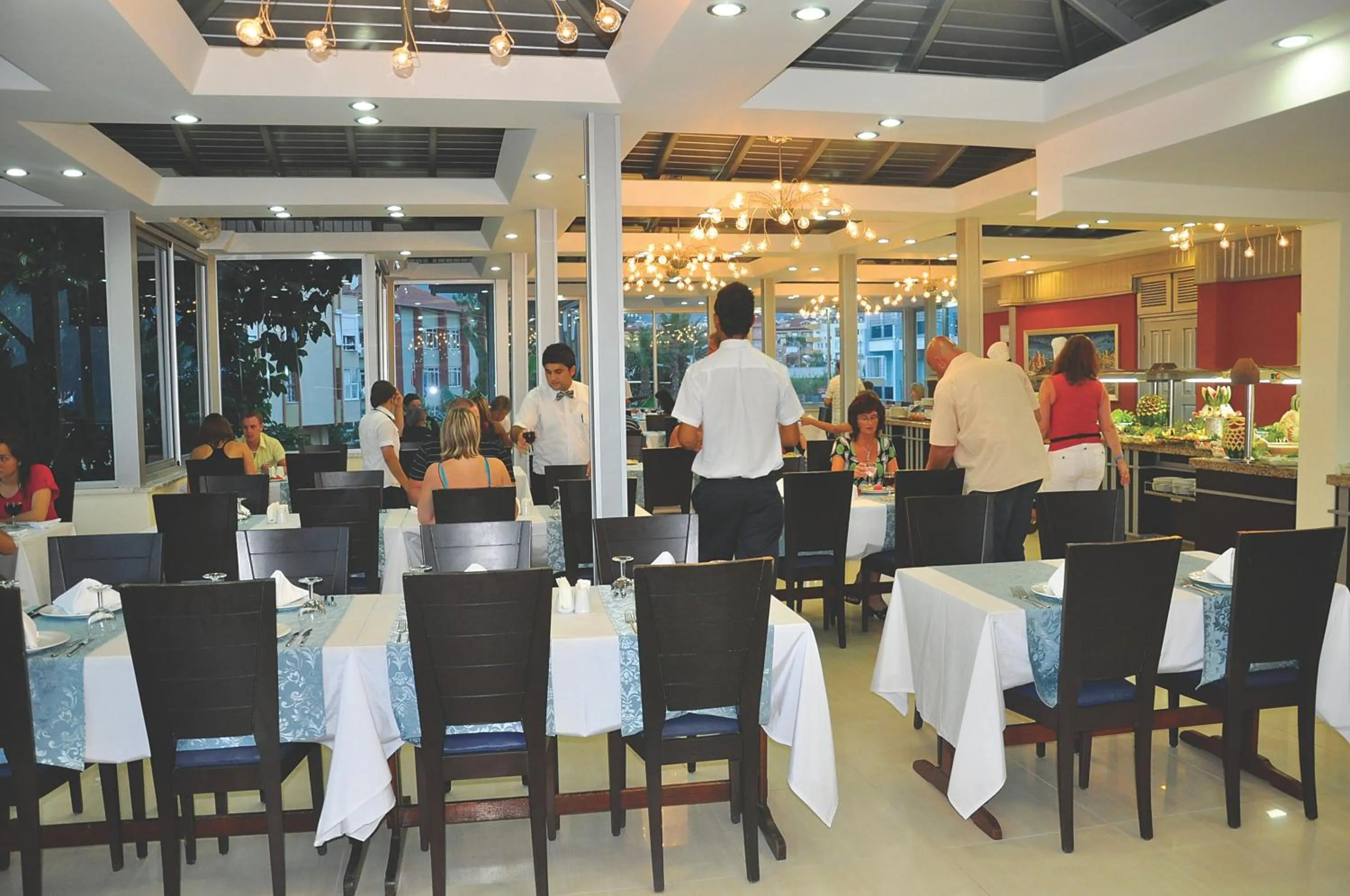 Restaurant/places to eat in Blue Diamond Alya Hotel