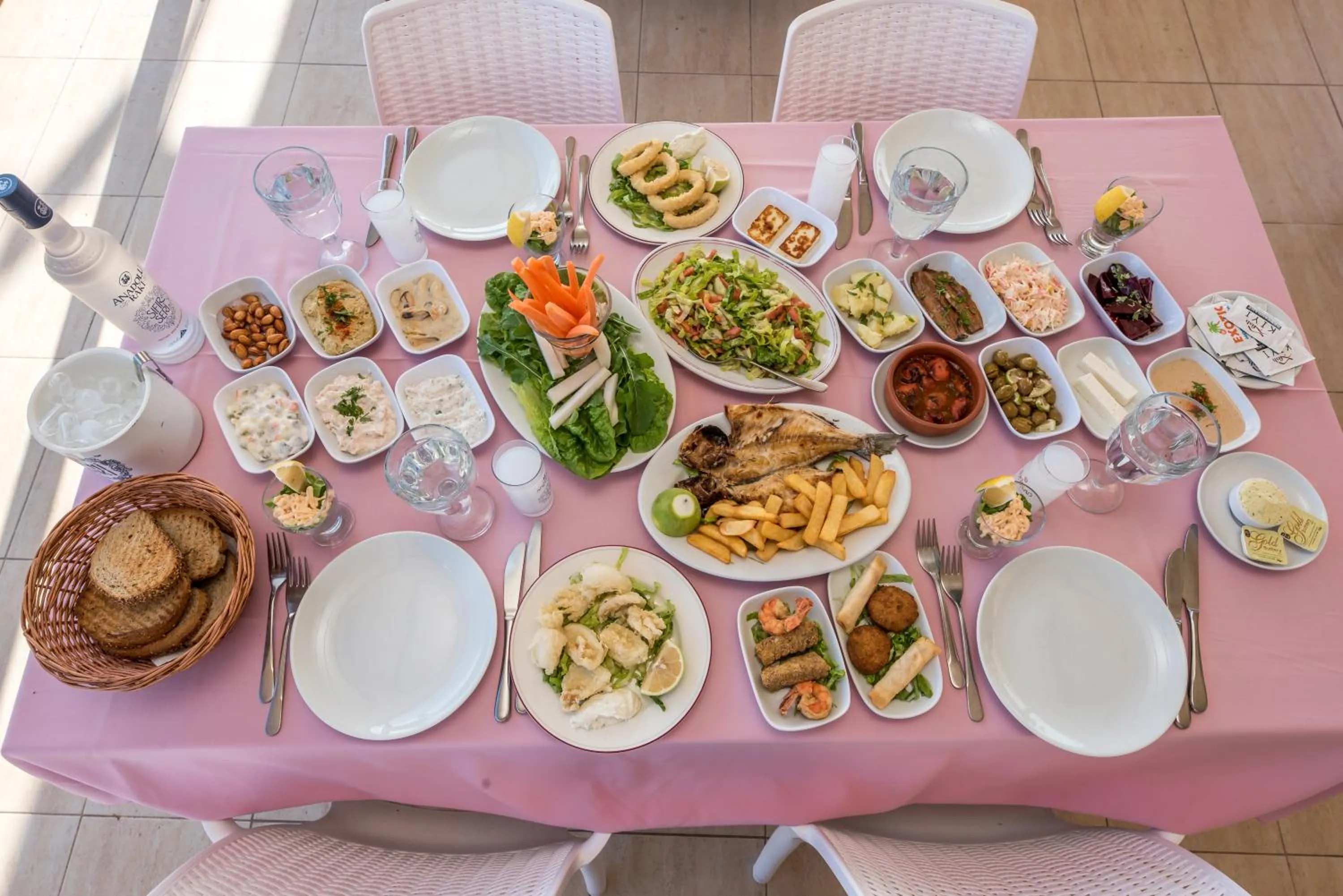 Restaurant/places to eat in Exotic Hotel & SPA