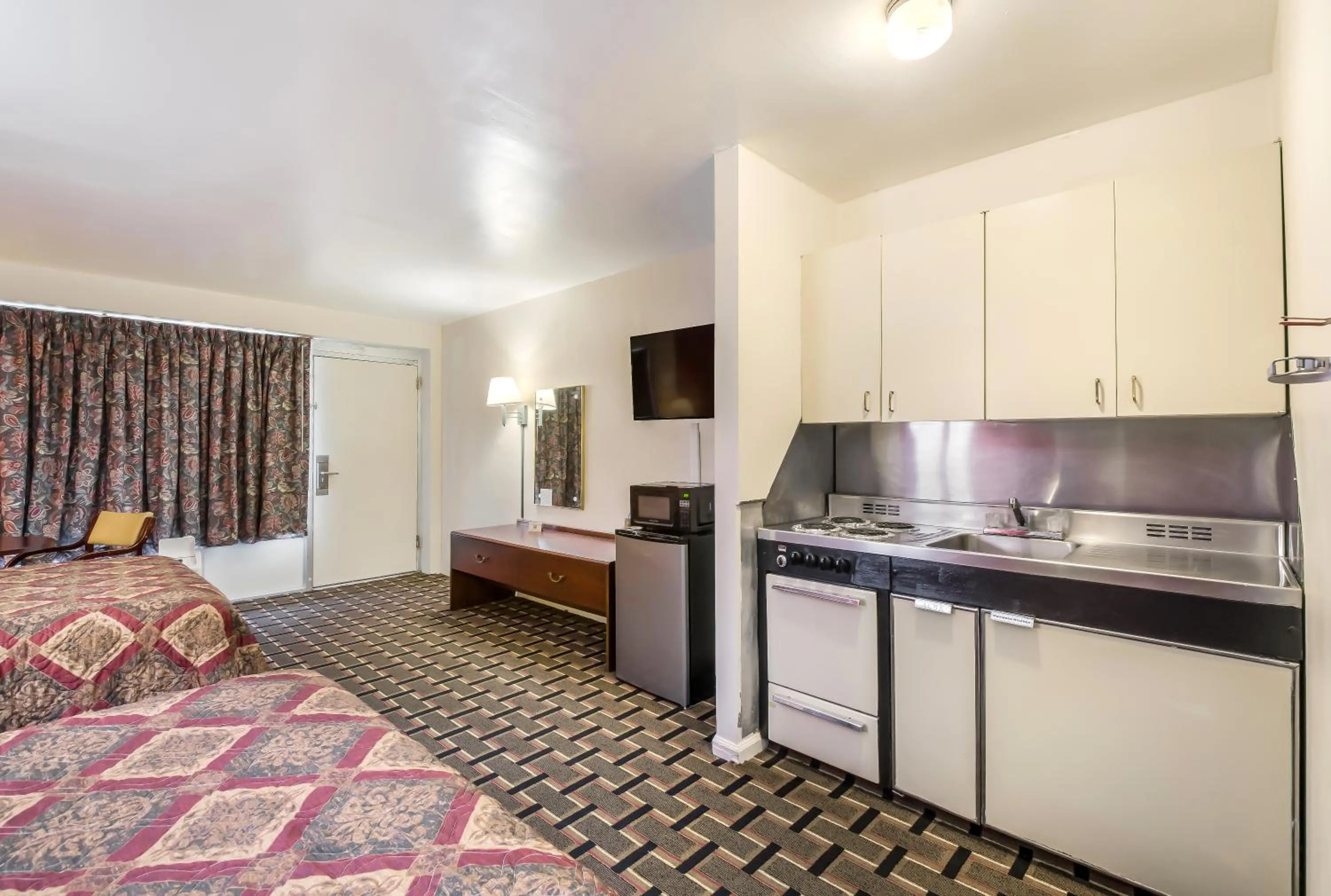 Knights Inn - Cleveland