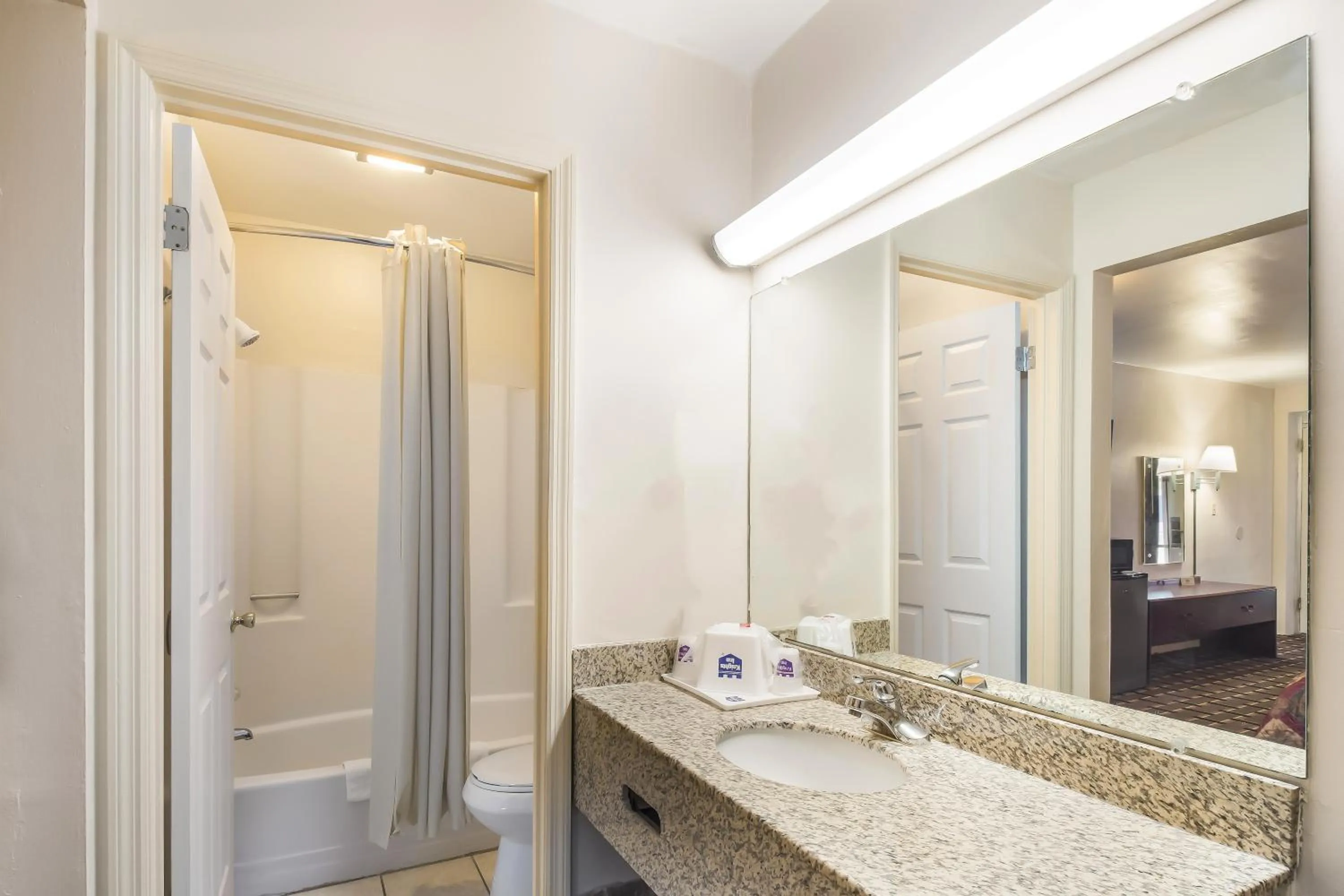 Knights Inn - Cleveland