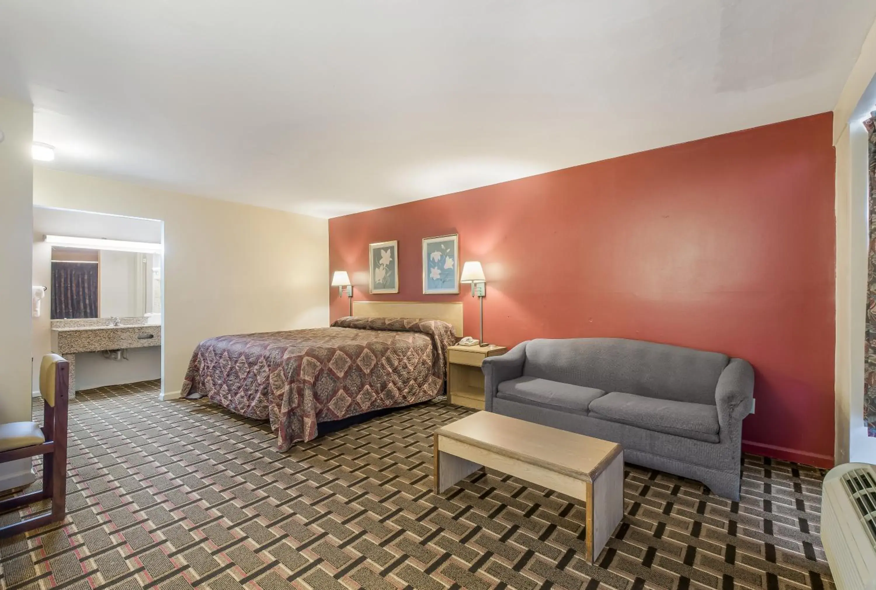 King Room - Smoking in Knights Inn - Cleveland King Room - Smoking in Knights Inn - Cleveland