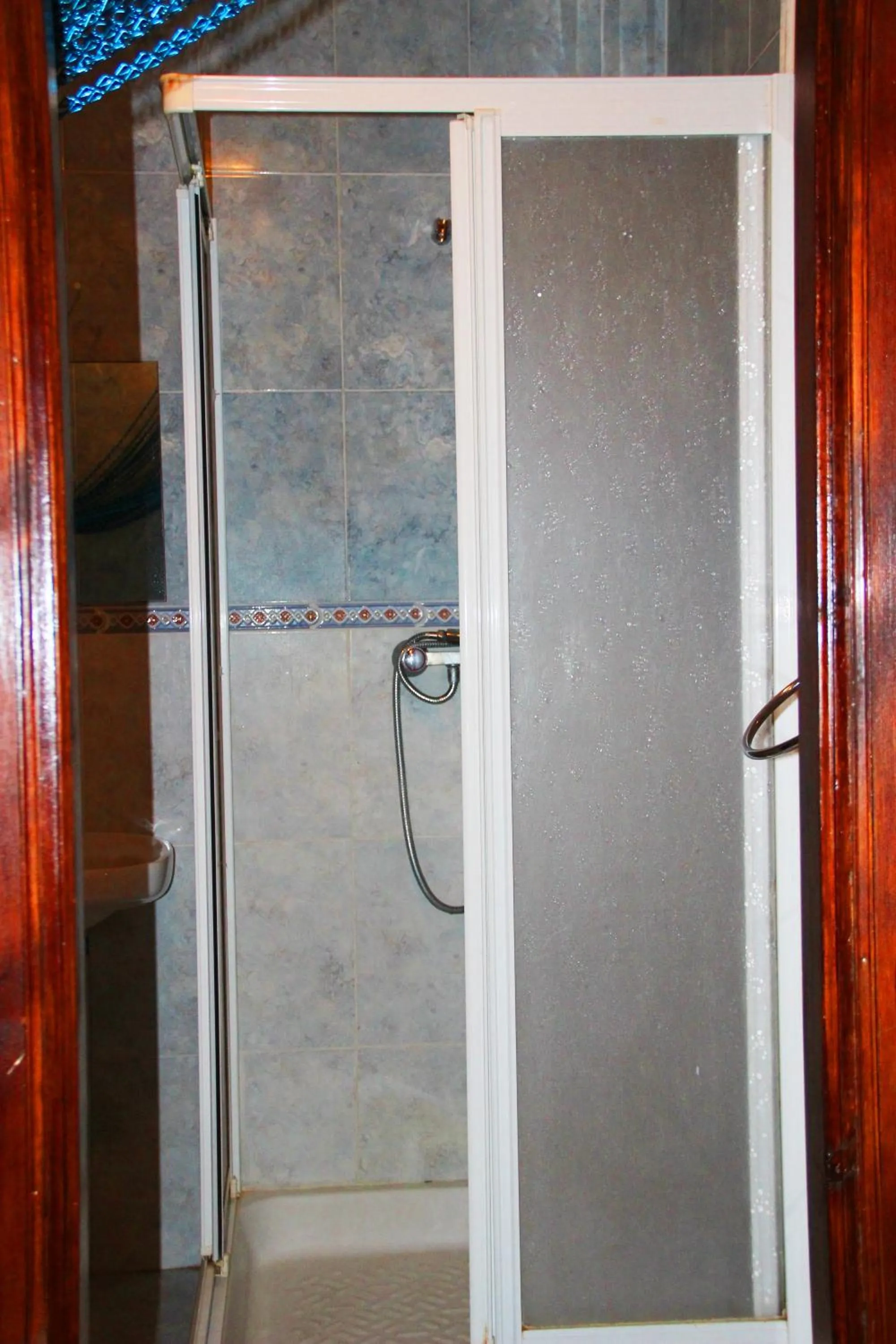 Shower in Hostal San Miguel by Croma