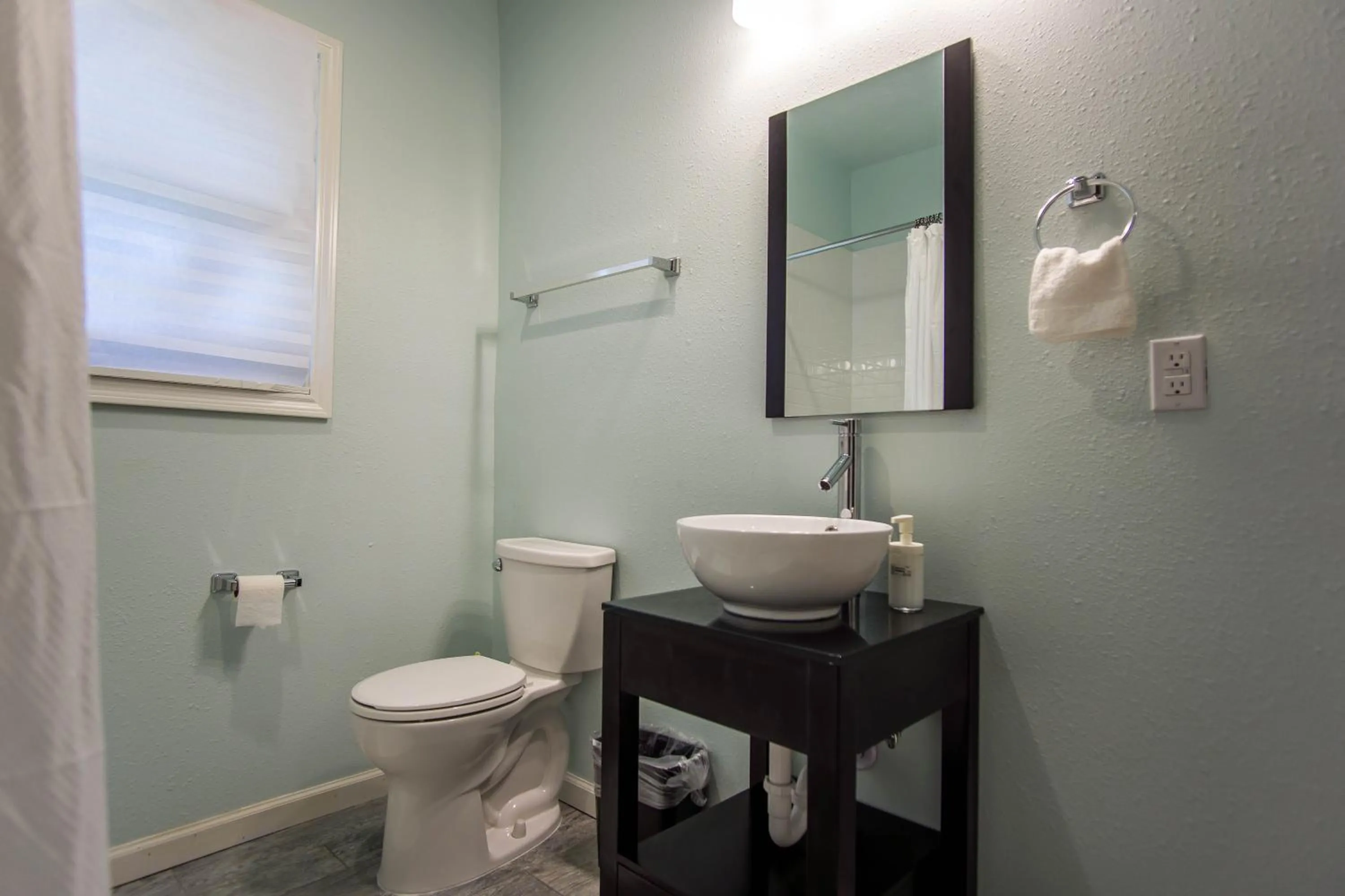 Bathroom in Wanderstay Houston Hostel