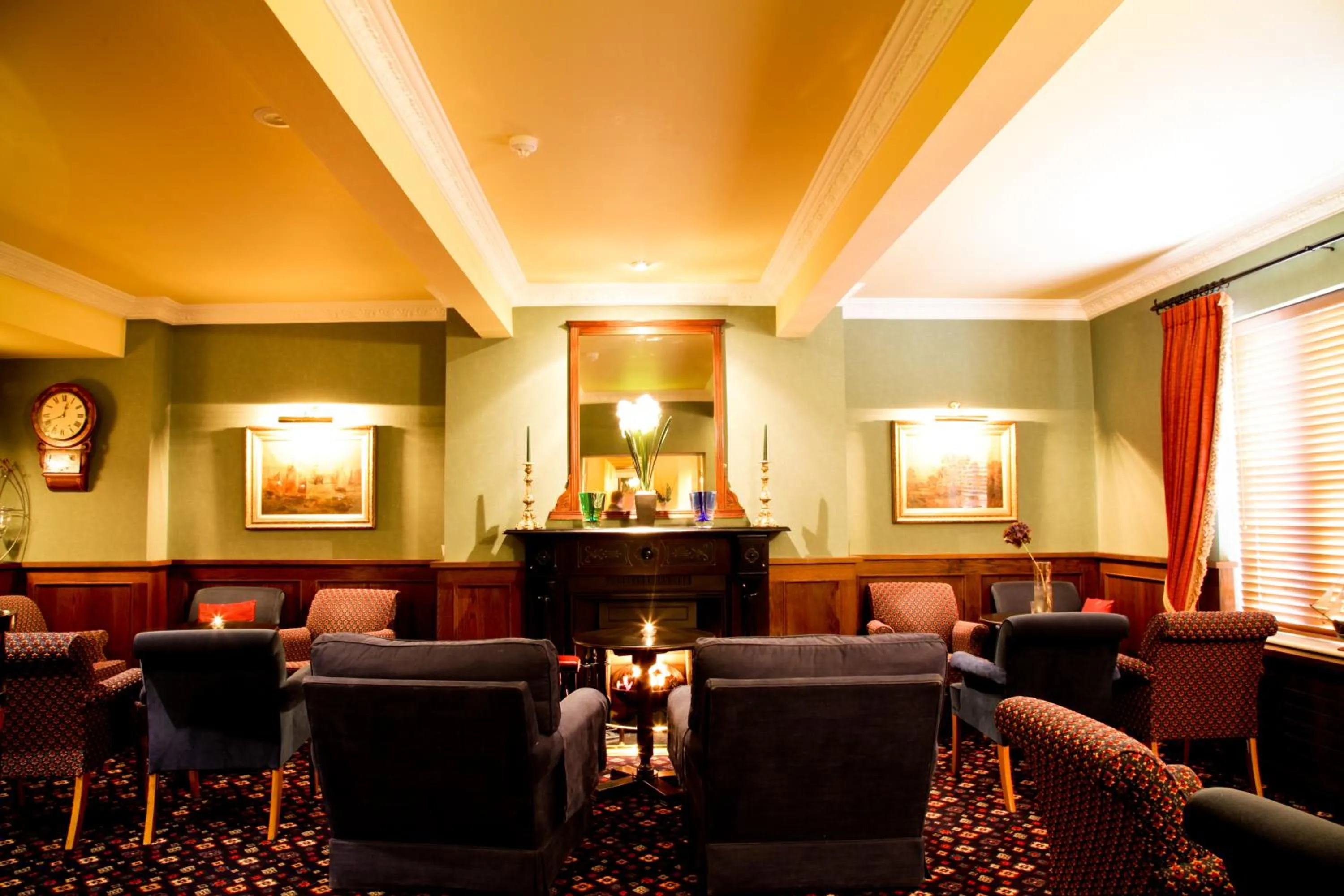 Communal lounge/ TV room in Ardmore Country House