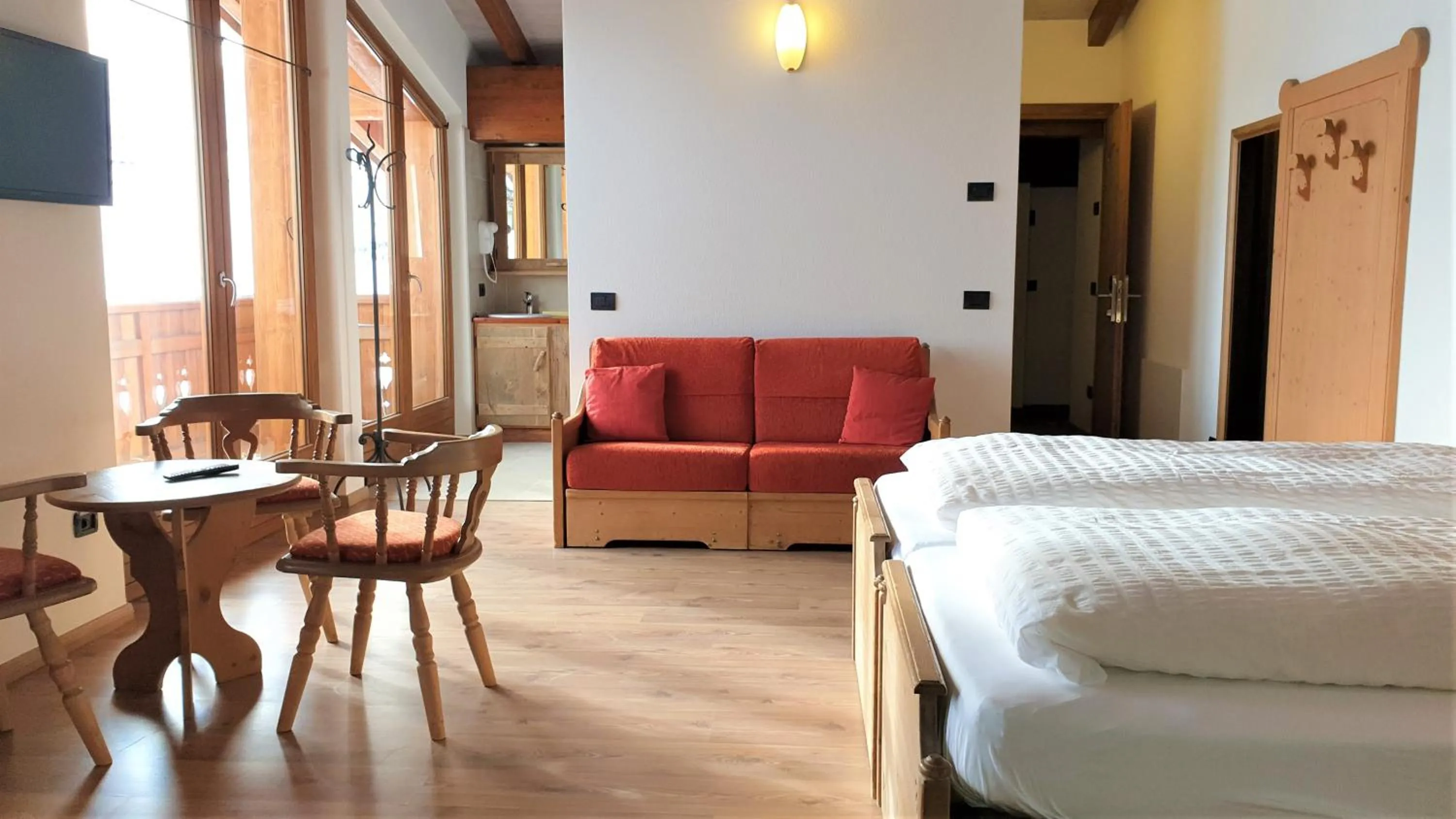 Photo of the whole room, Bed in Alpino Lodge Bivio