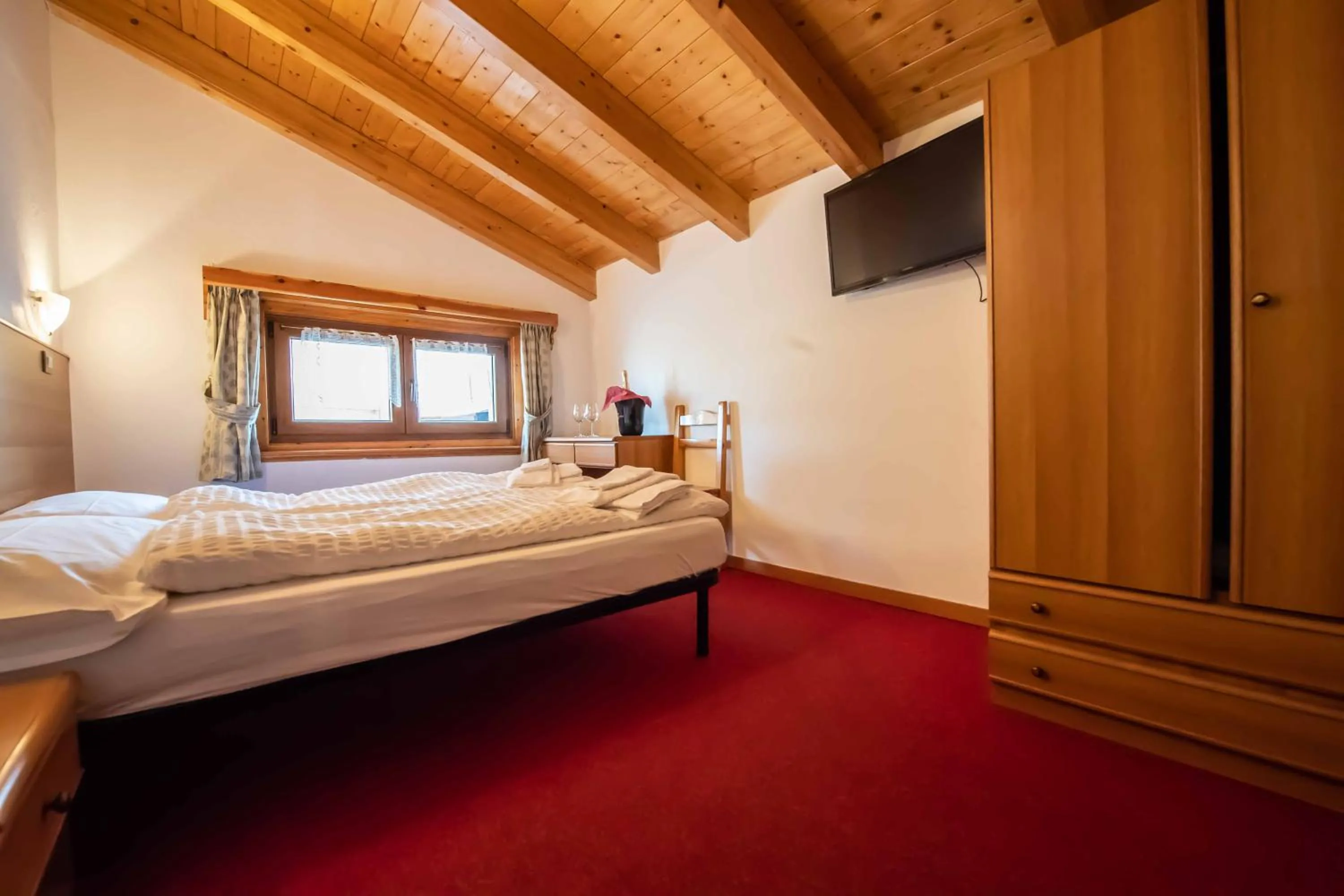 Bedroom, Bed in Alpino Lodge Bivio