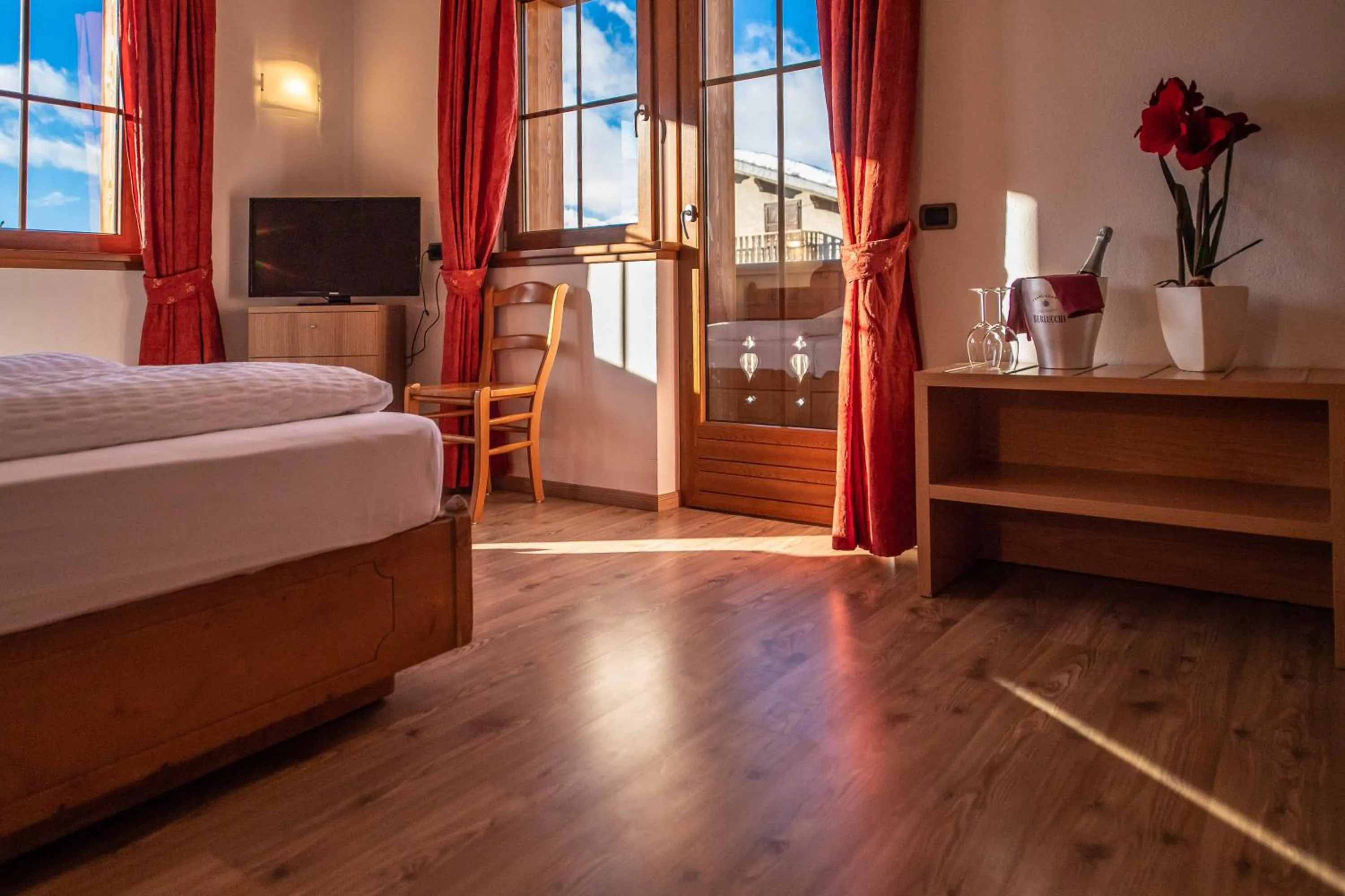 Bedroom, Bed in Alpino Lodge Bivio