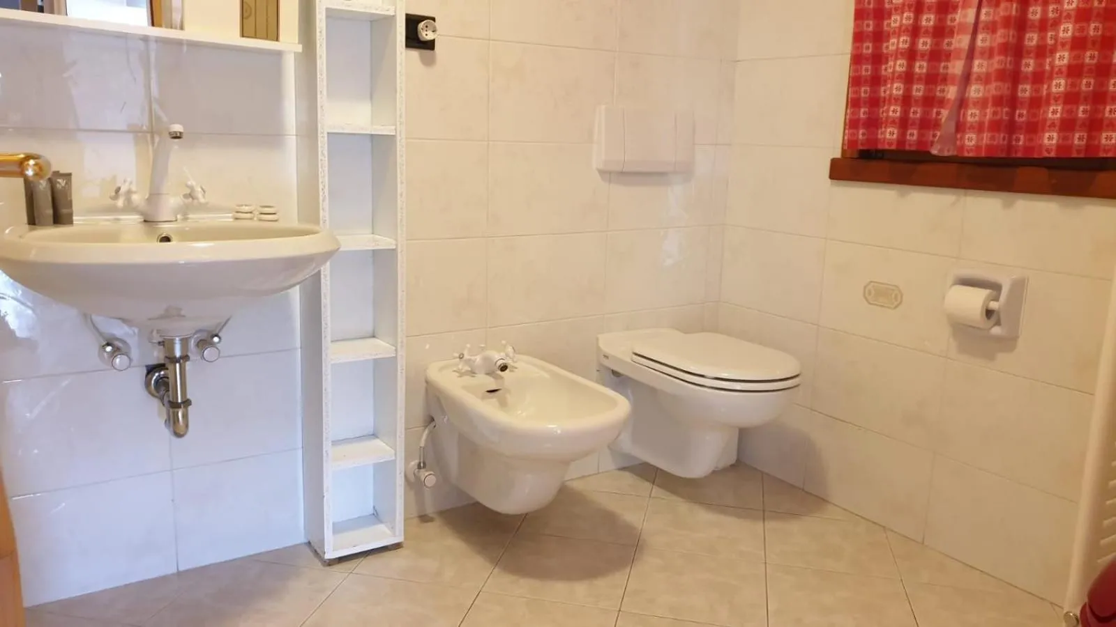 Toilet in Alpino Lodge Bivio