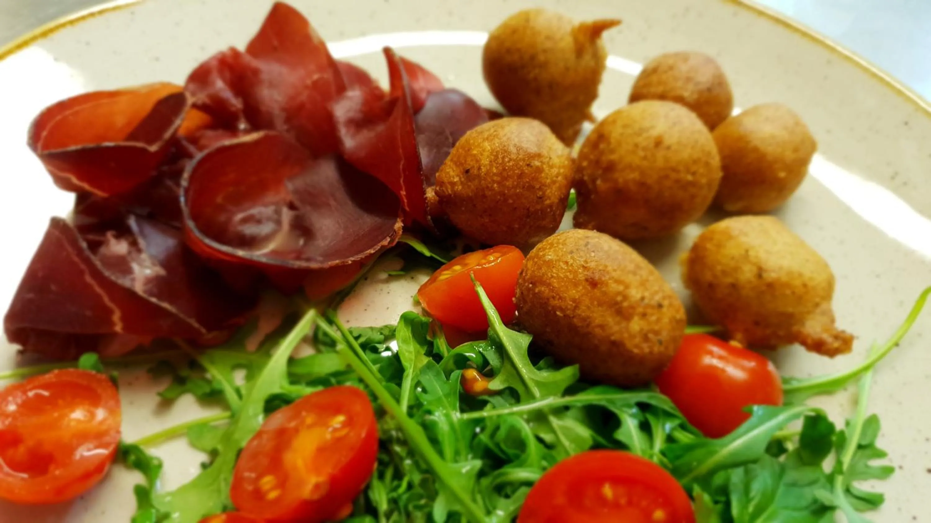 Food and drinks in Alpino Lodge Bivio