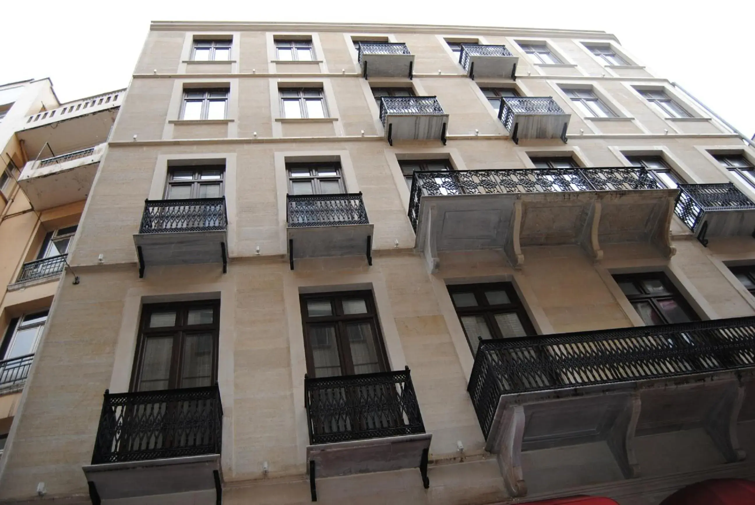 Property building in Pera Residence Property building in Pera Residence