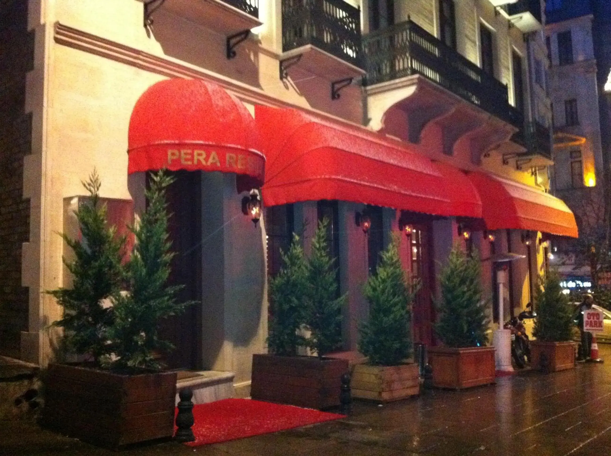 Facade/entrance in Pera Residence Facade/entrance in Pera Residence