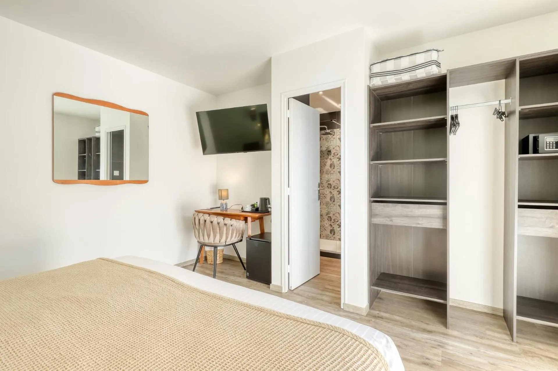 storage, Bed in Anglade Hotel