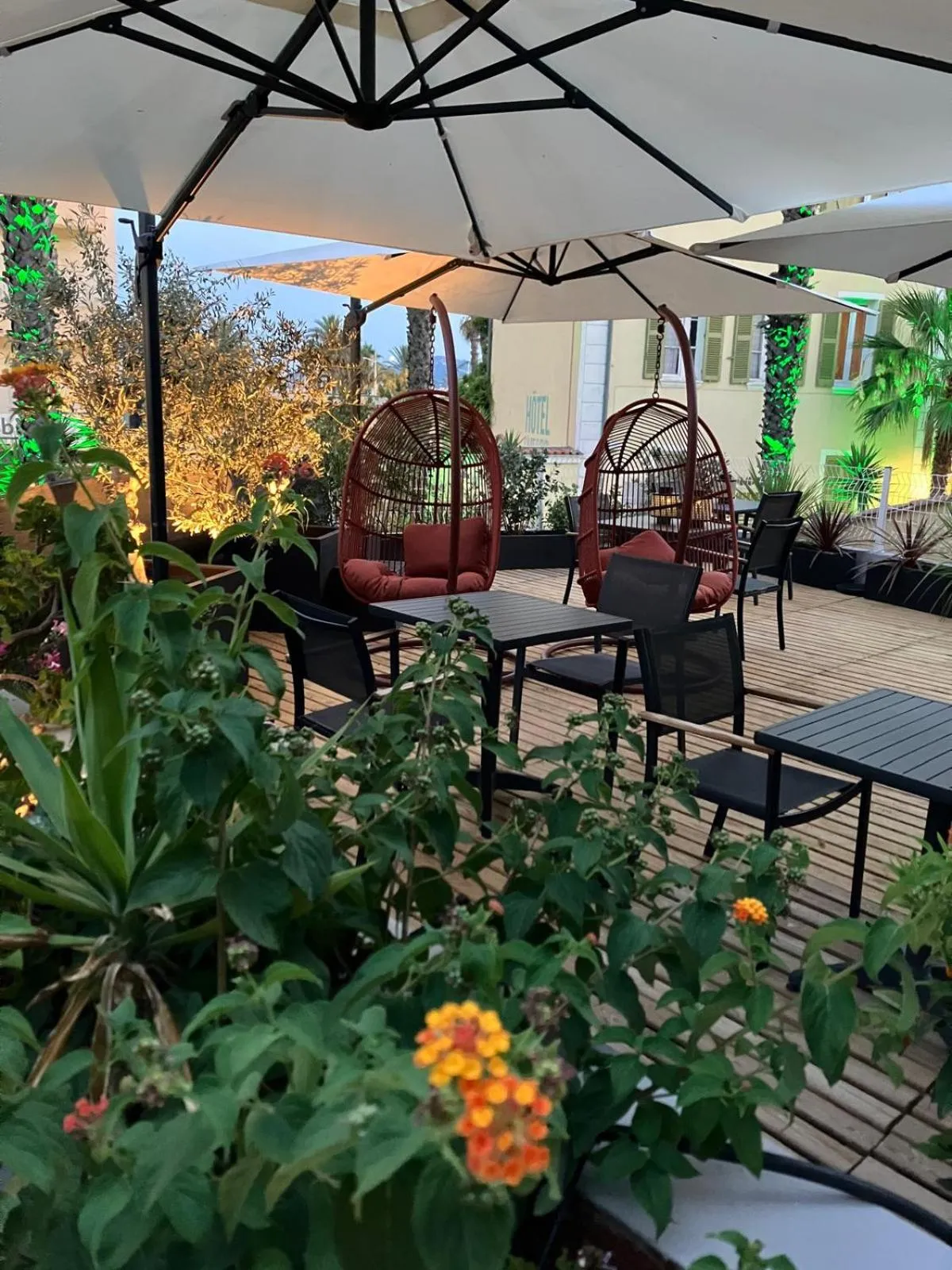 Patio in Anglade Hotel