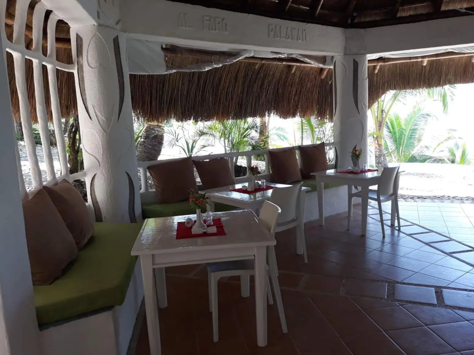 Restaurant/places to eat in AL FARO Cosmio Hotel Palawan