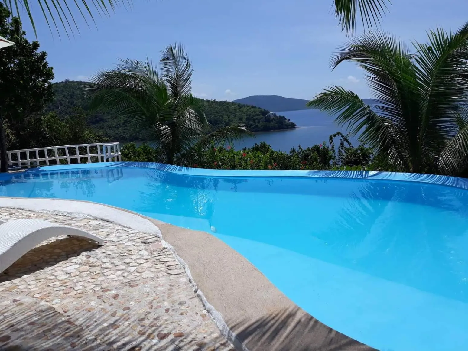 Swimming pool in AL FARO Cosmio Hotel Palawan