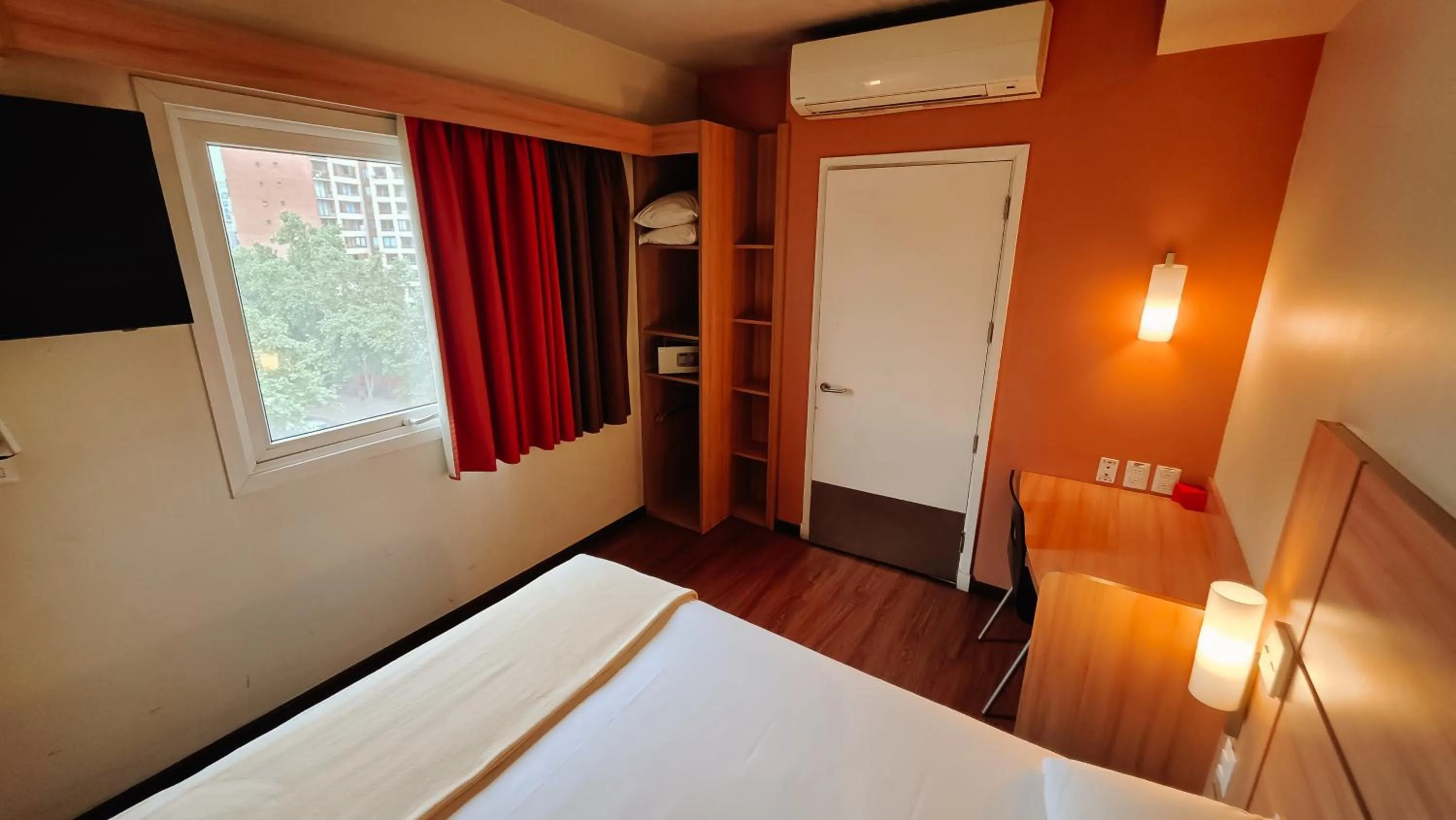 Bedroom, Bed in ibis Santiago Providencia