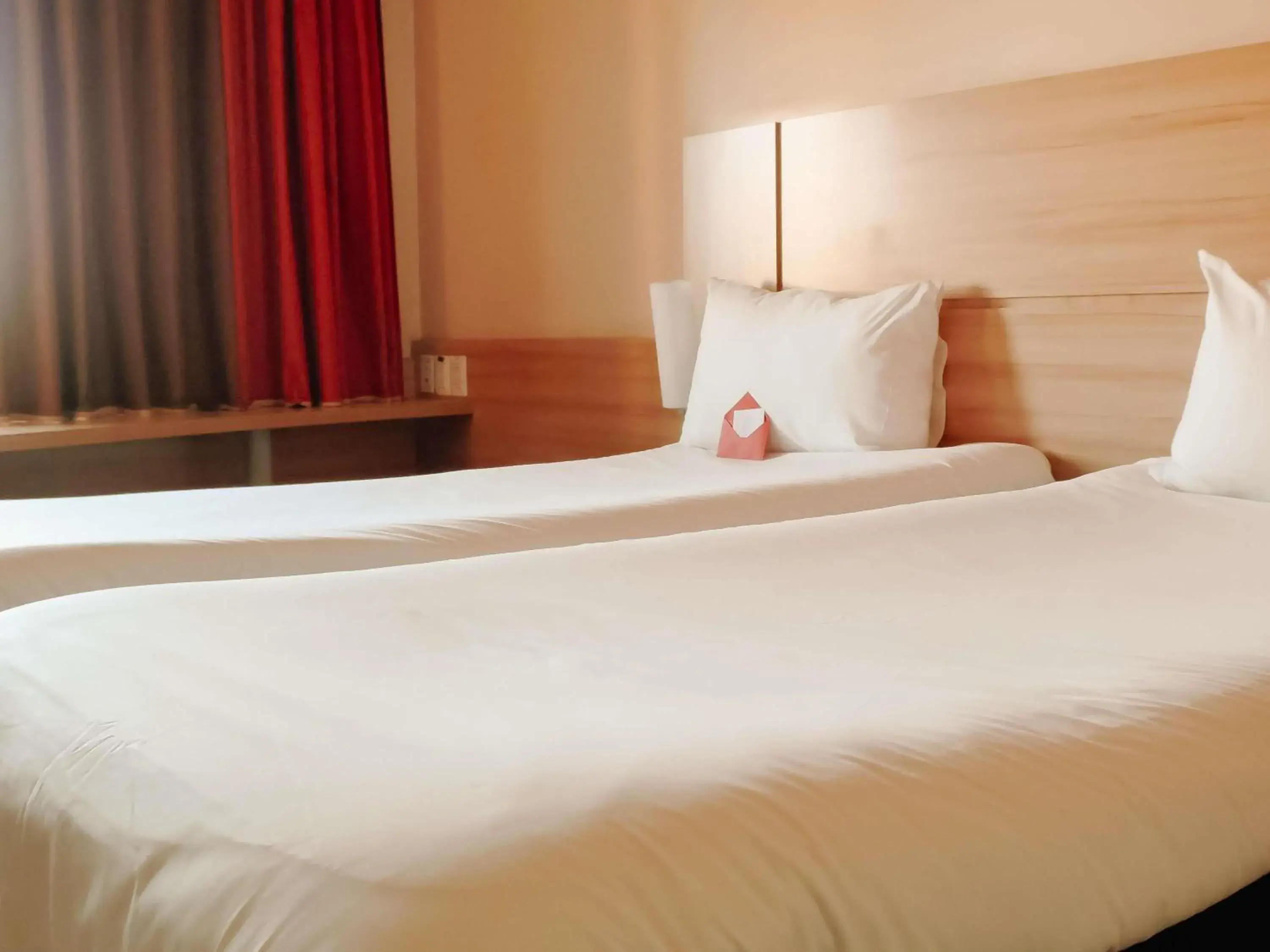 Bedroom, Bed in ibis Santiago Providencia Bedroom, Bed in ibis Santiago Providencia