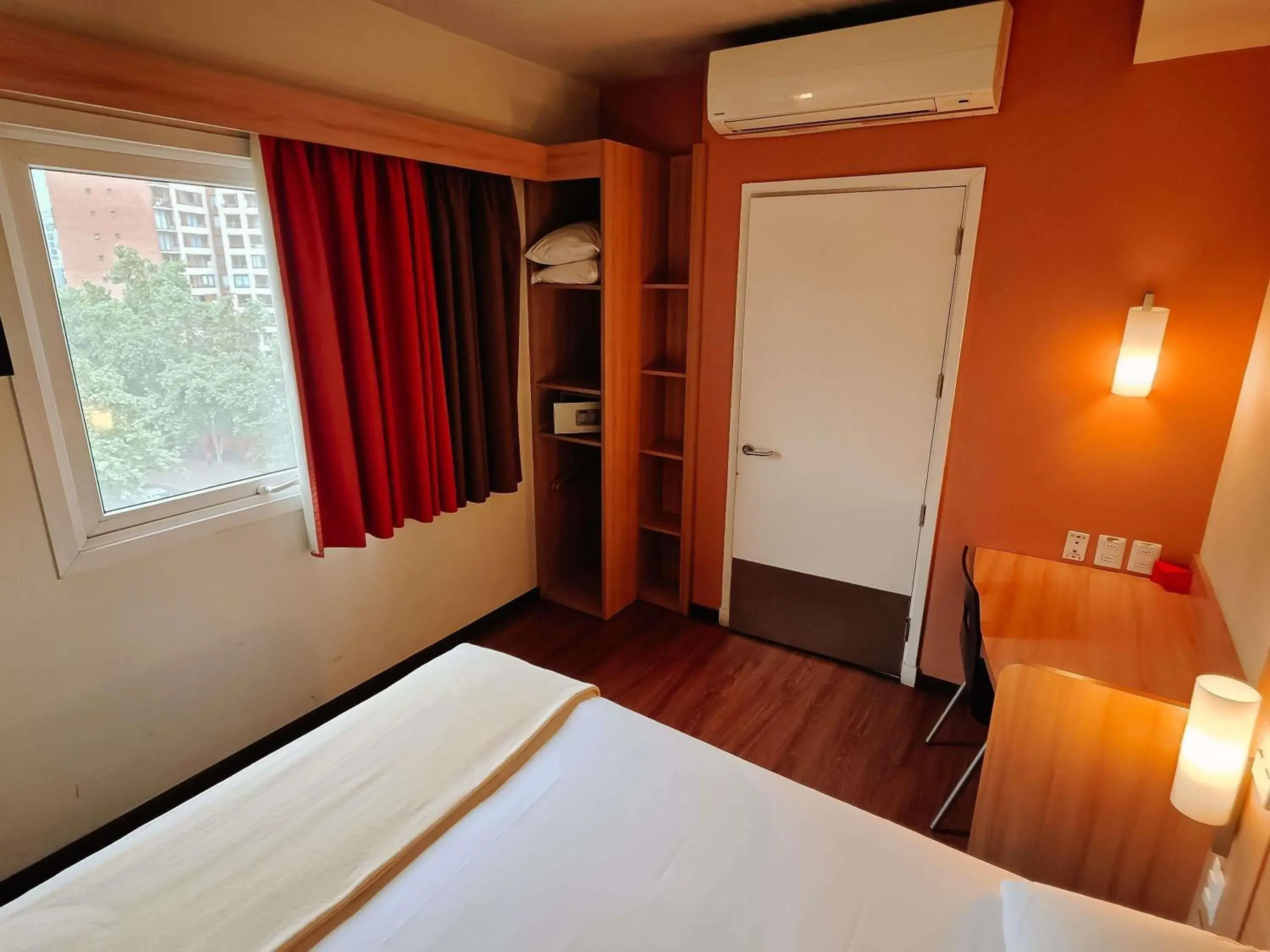 Bedroom, Bed in ibis Santiago Providencia Bedroom, Bed in ibis Santiago Providencia