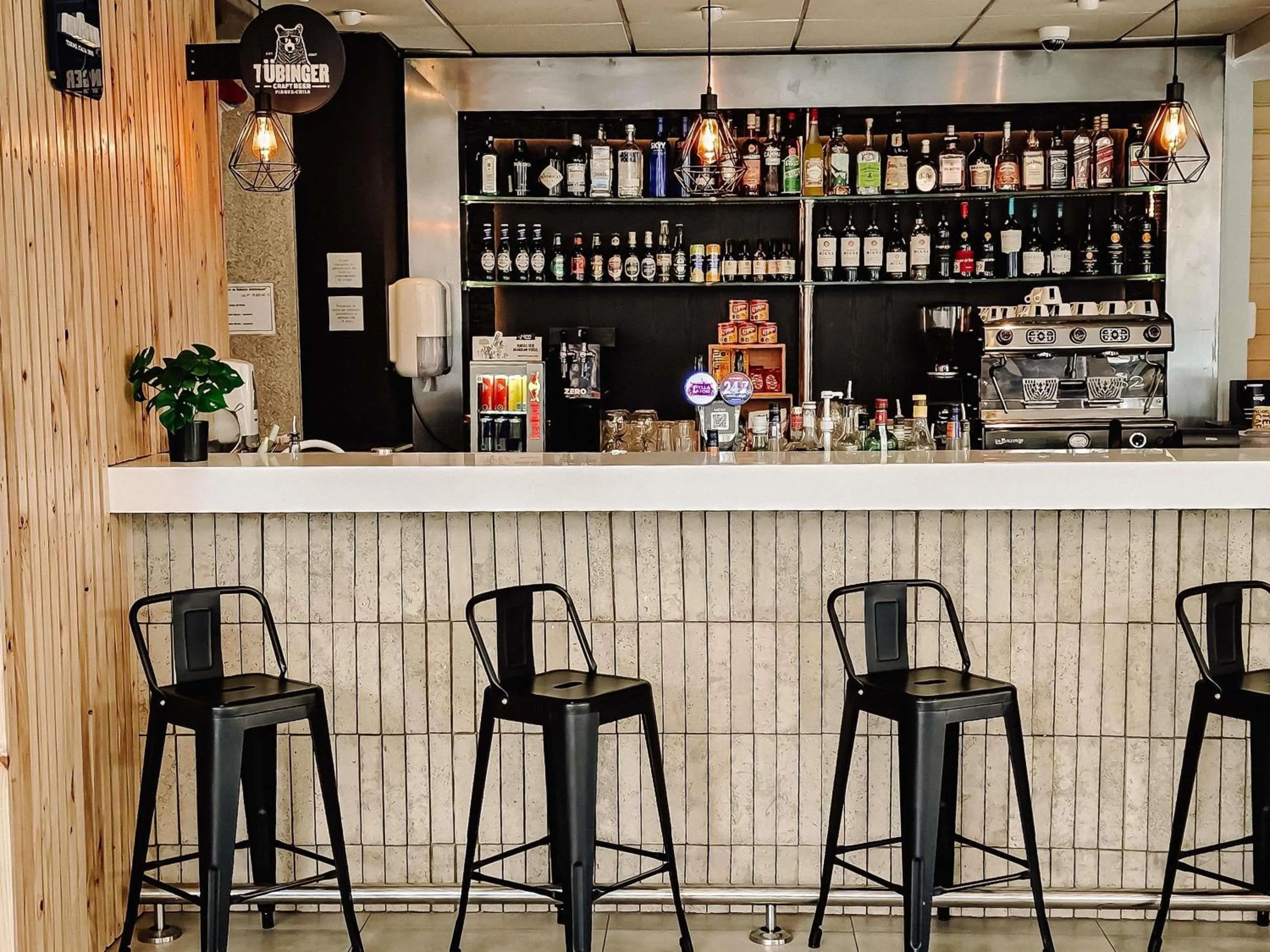 Lounge or bar in ibis Santiago Providencia