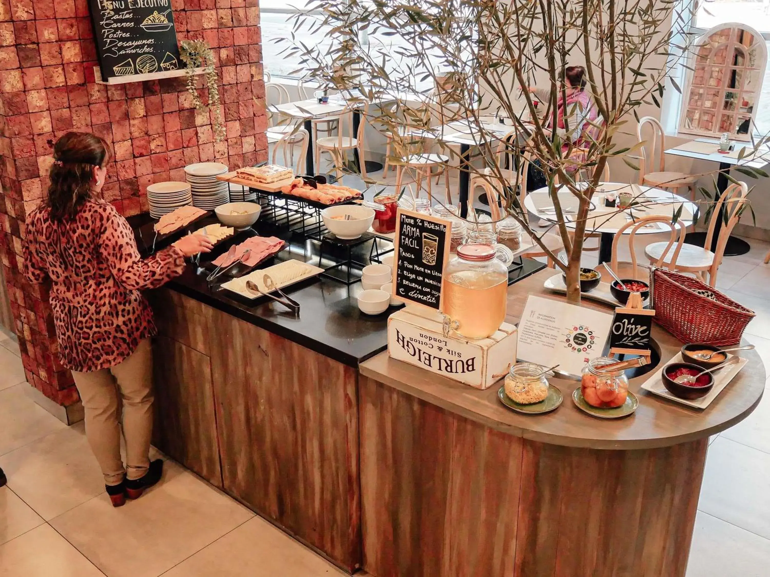 Restaurant/places to eat in ibis Santiago Providencia Restaurant/places to eat in ibis Santiago Providencia