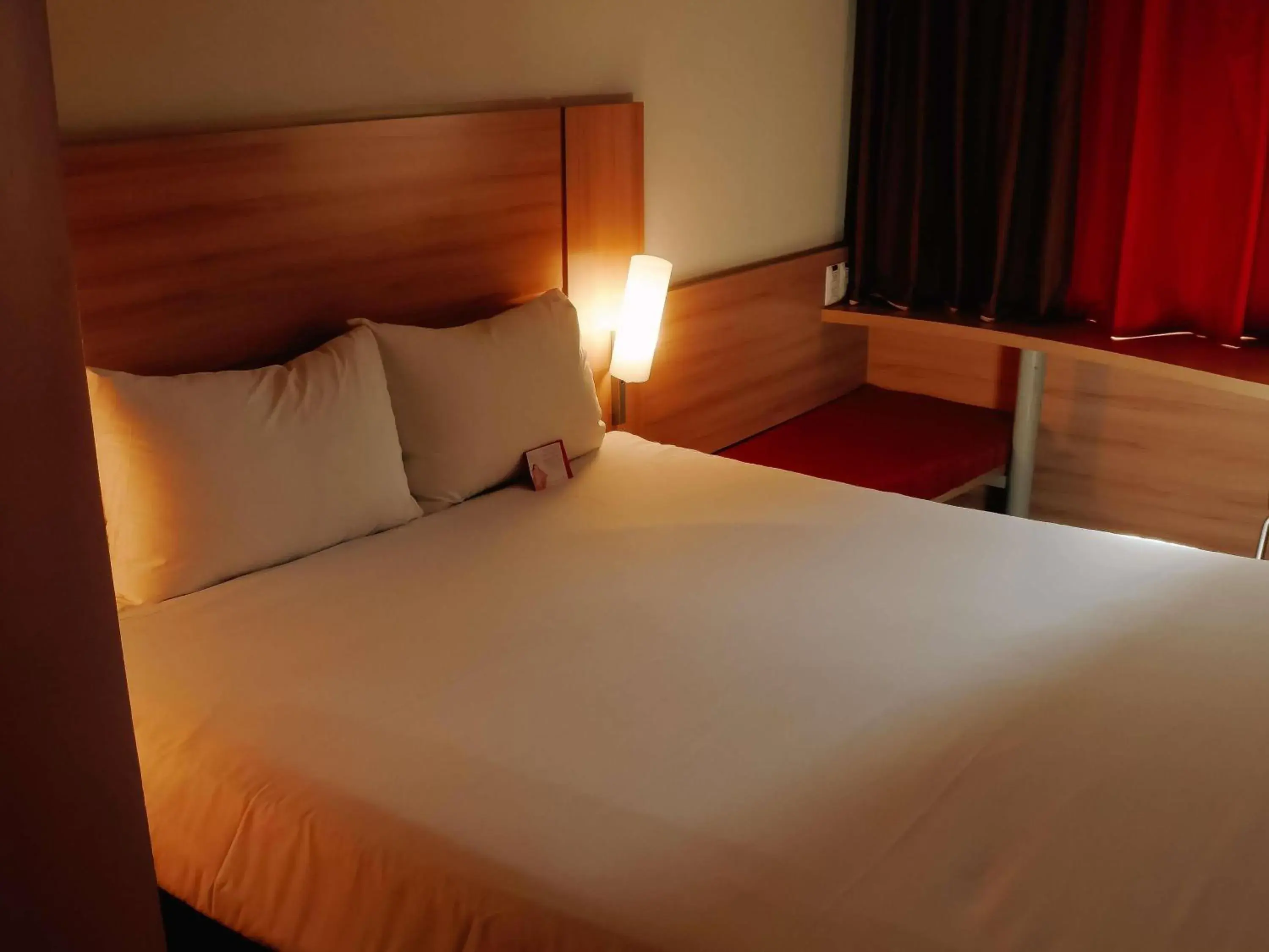 Bedroom, Bed in ibis Santiago Providencia Bedroom, Bed in ibis Santiago Providencia