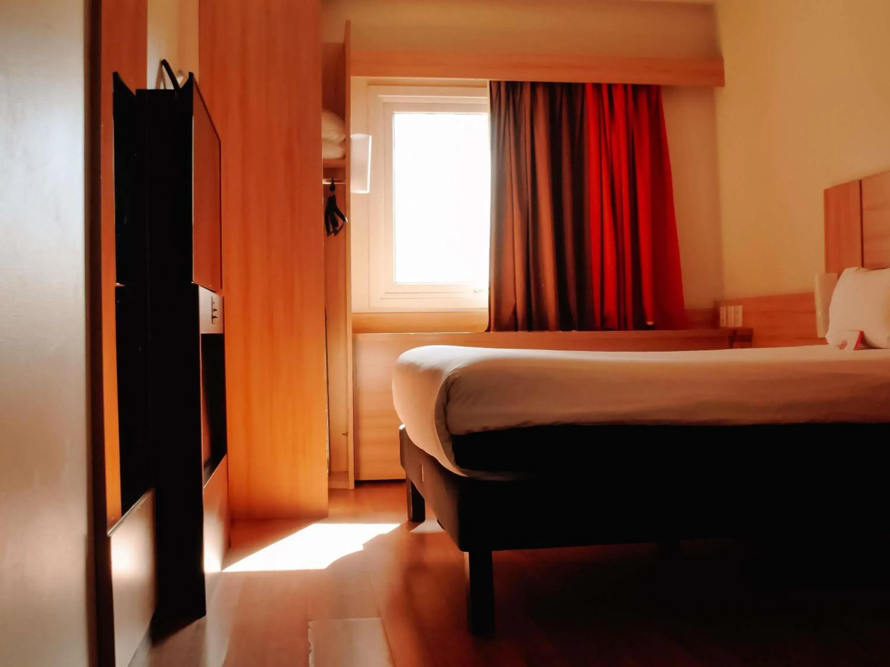 Bedroom, Bed in ibis Santiago Providencia Bedroom, Bed in ibis Santiago Providencia