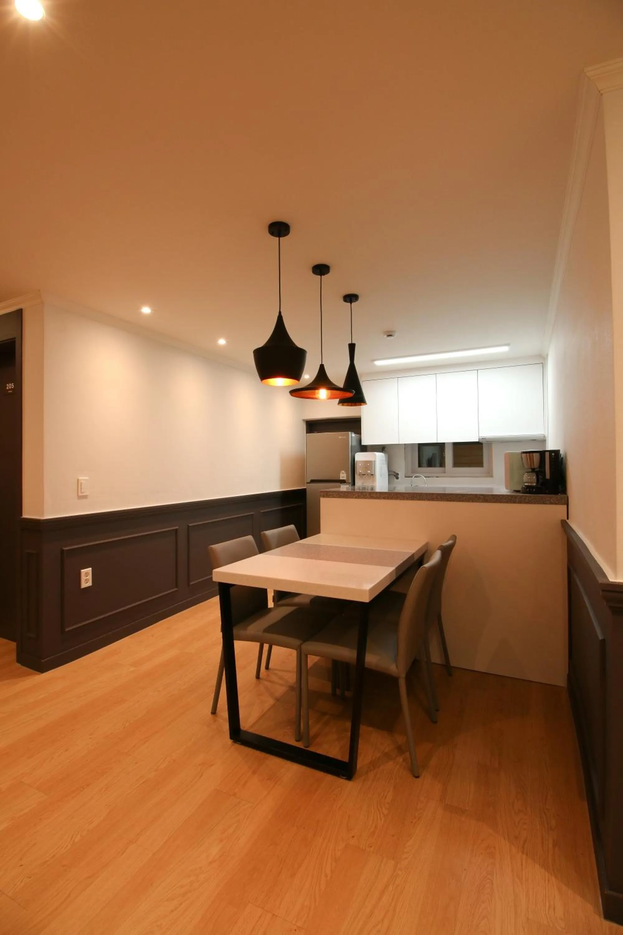 Communal kitchen in Heima Guesthouse Hongdae