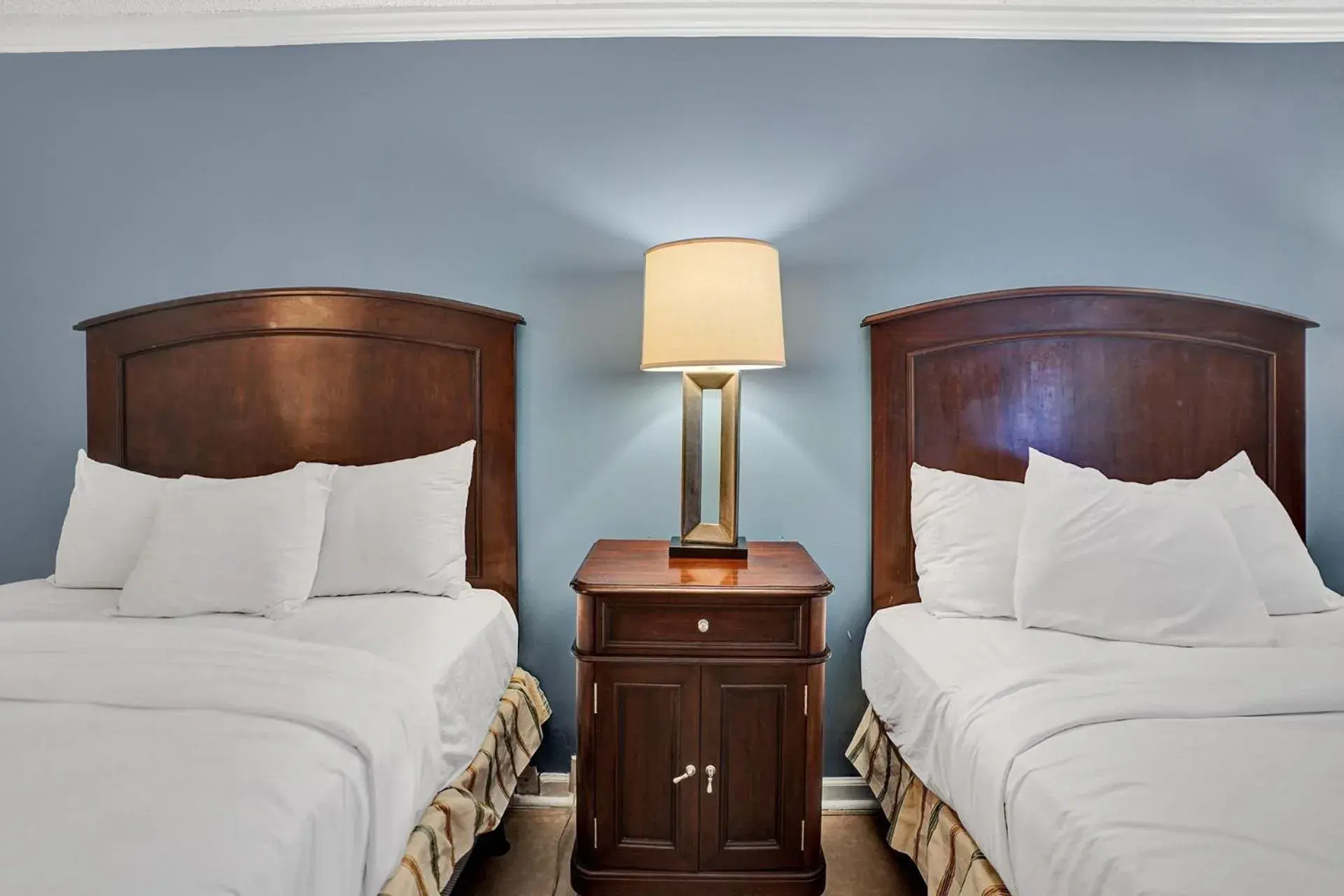 Traditional Room 2 Queen Bed Poolside in Fort Lauderdale Grand Hotel Traditional Room 2 Queen Bed Poolside in Fort Lauderdale Grand Hotel