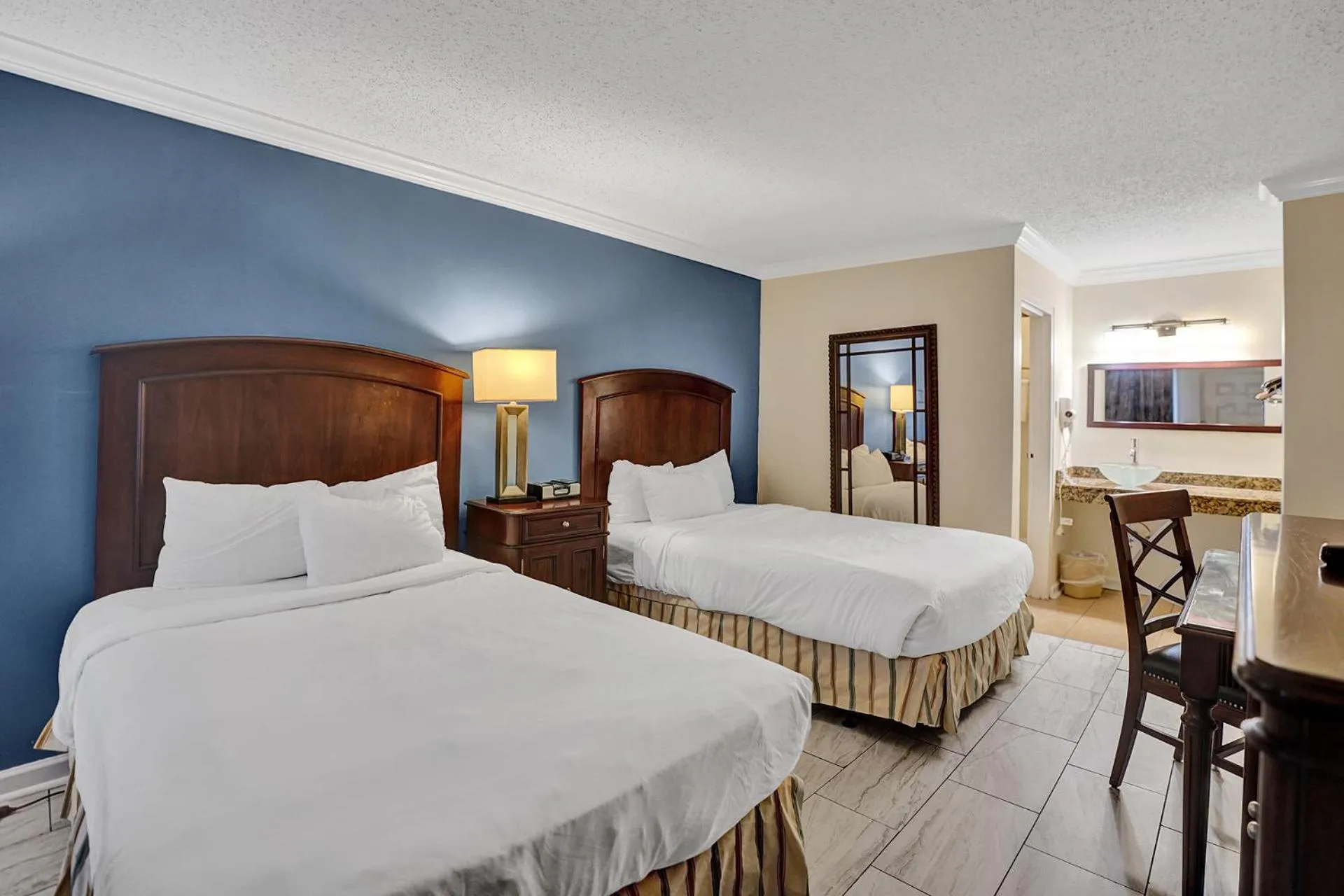 Photo of the whole room, Bed in Fort Lauderdale Grand Hotel