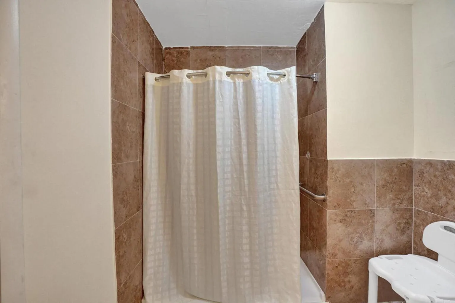 Shower in Fort Lauderdale Grand Hotel