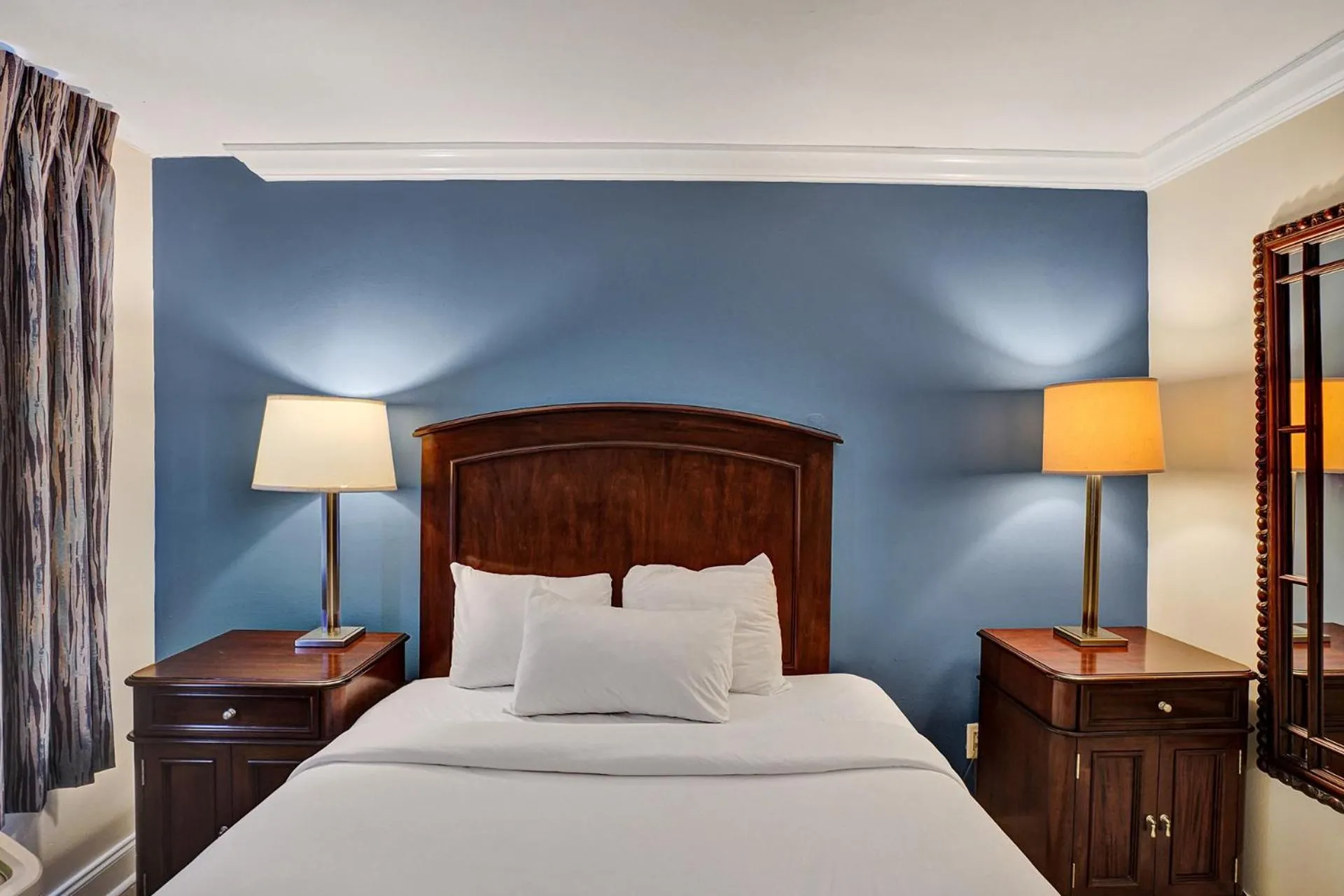 Bedroom, Bed in Fort Lauderdale Grand Hotel