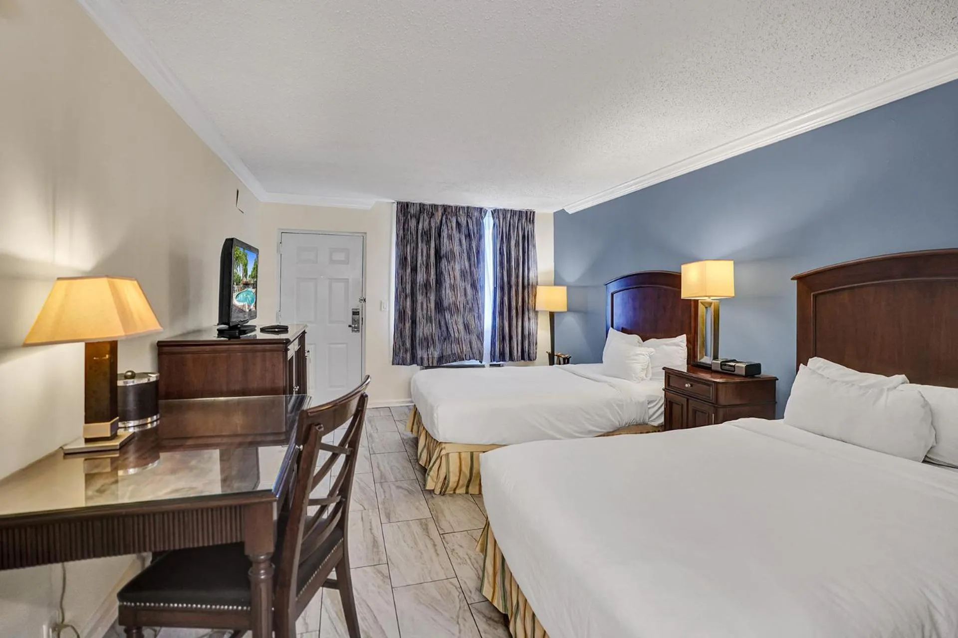 Photo of the whole room, Bed in Fort Lauderdale Grand Hotel