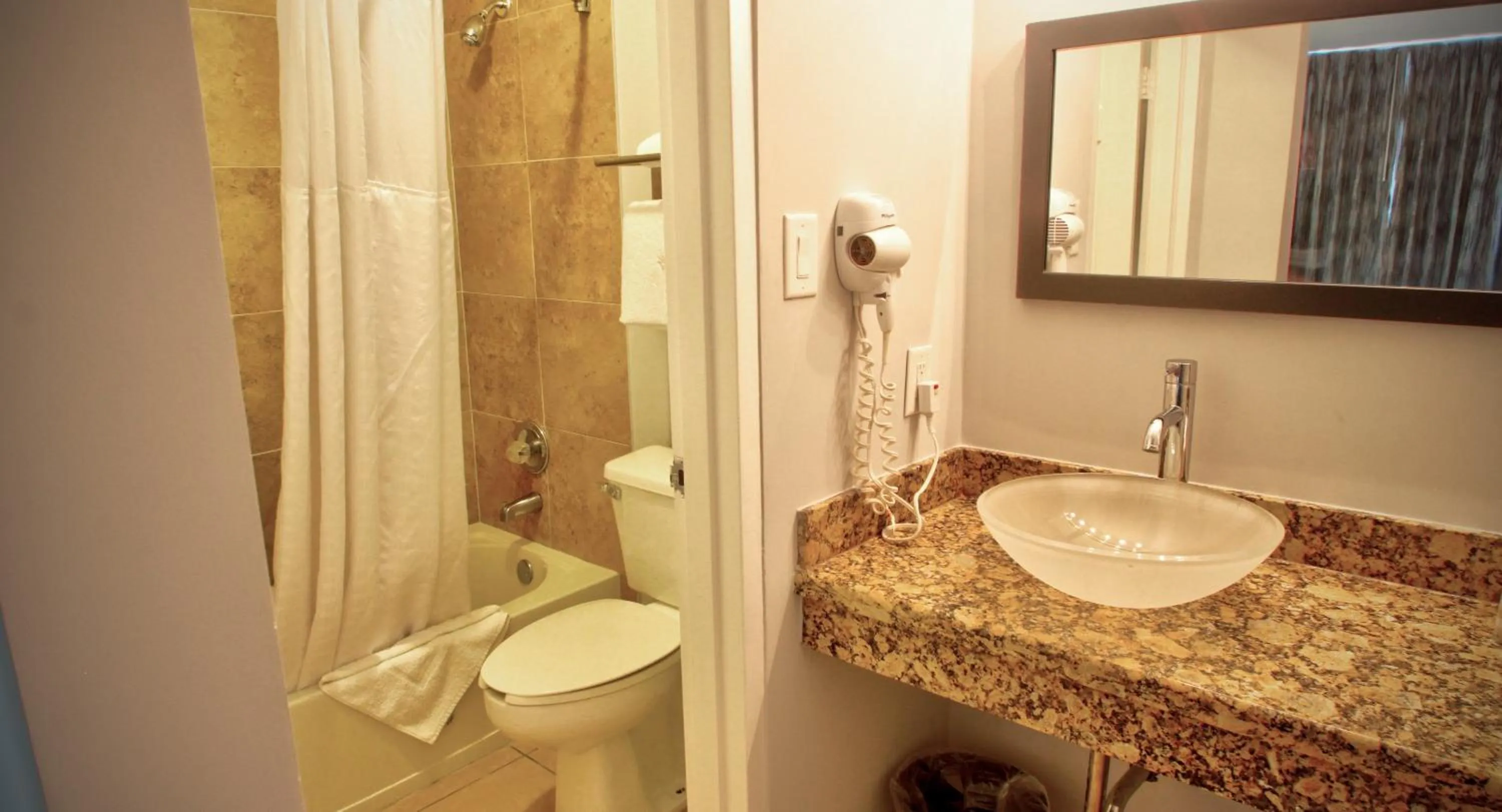 Bathroom in Fort Lauderdale Grand Hotel