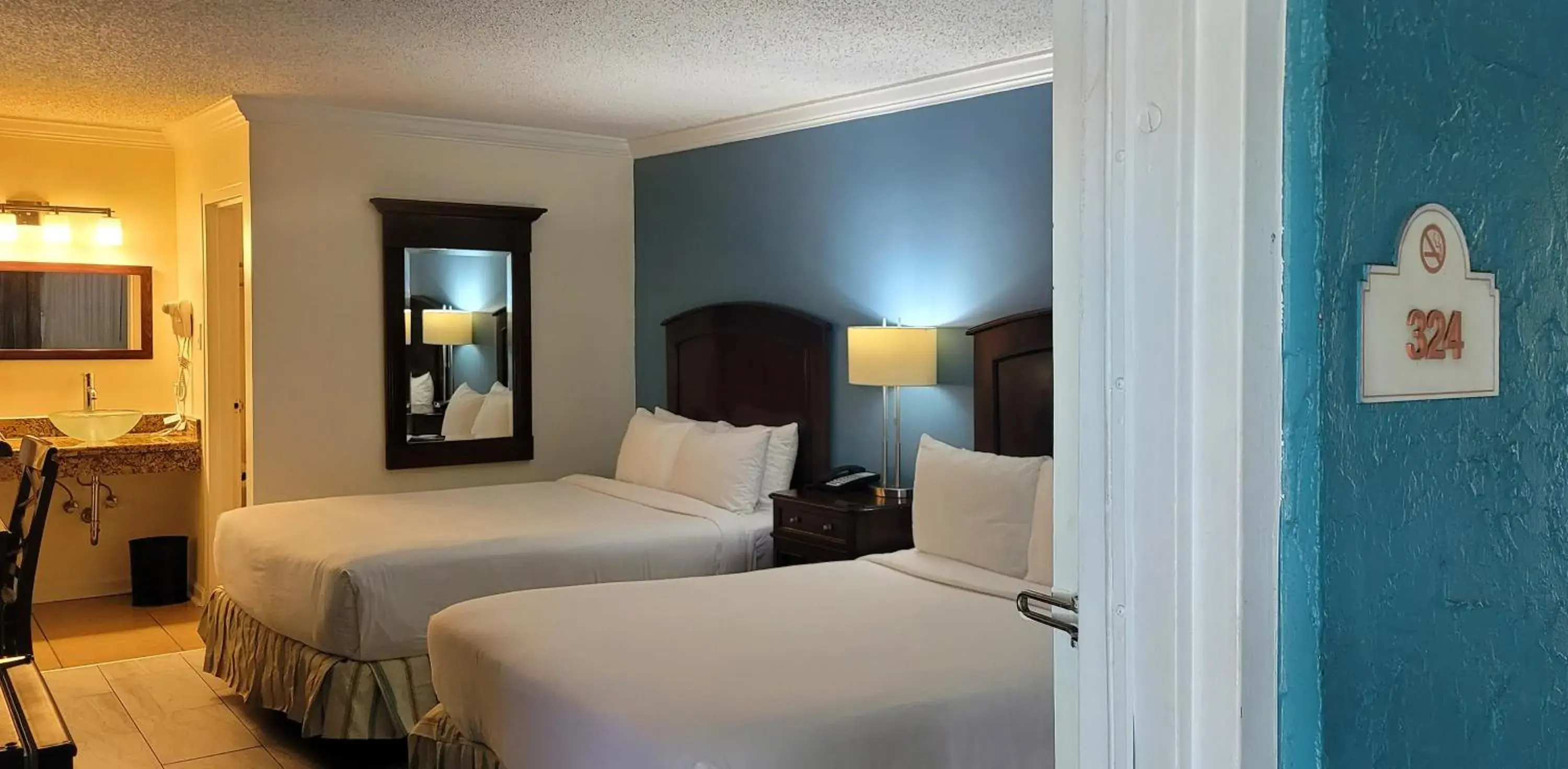 Traditional 2 Queen Bed Cityside in Fort Lauderdale Grand Hotel Traditional 2 Queen Bed Cityside in Fort Lauderdale Grand Hotel