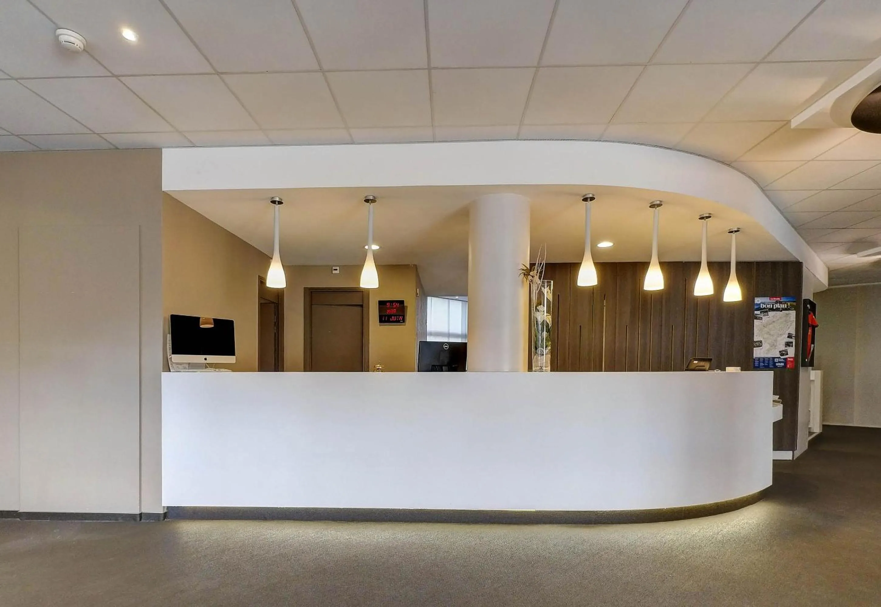 Lobby or reception in B&B HOTEL Montbéliard-Sochaux