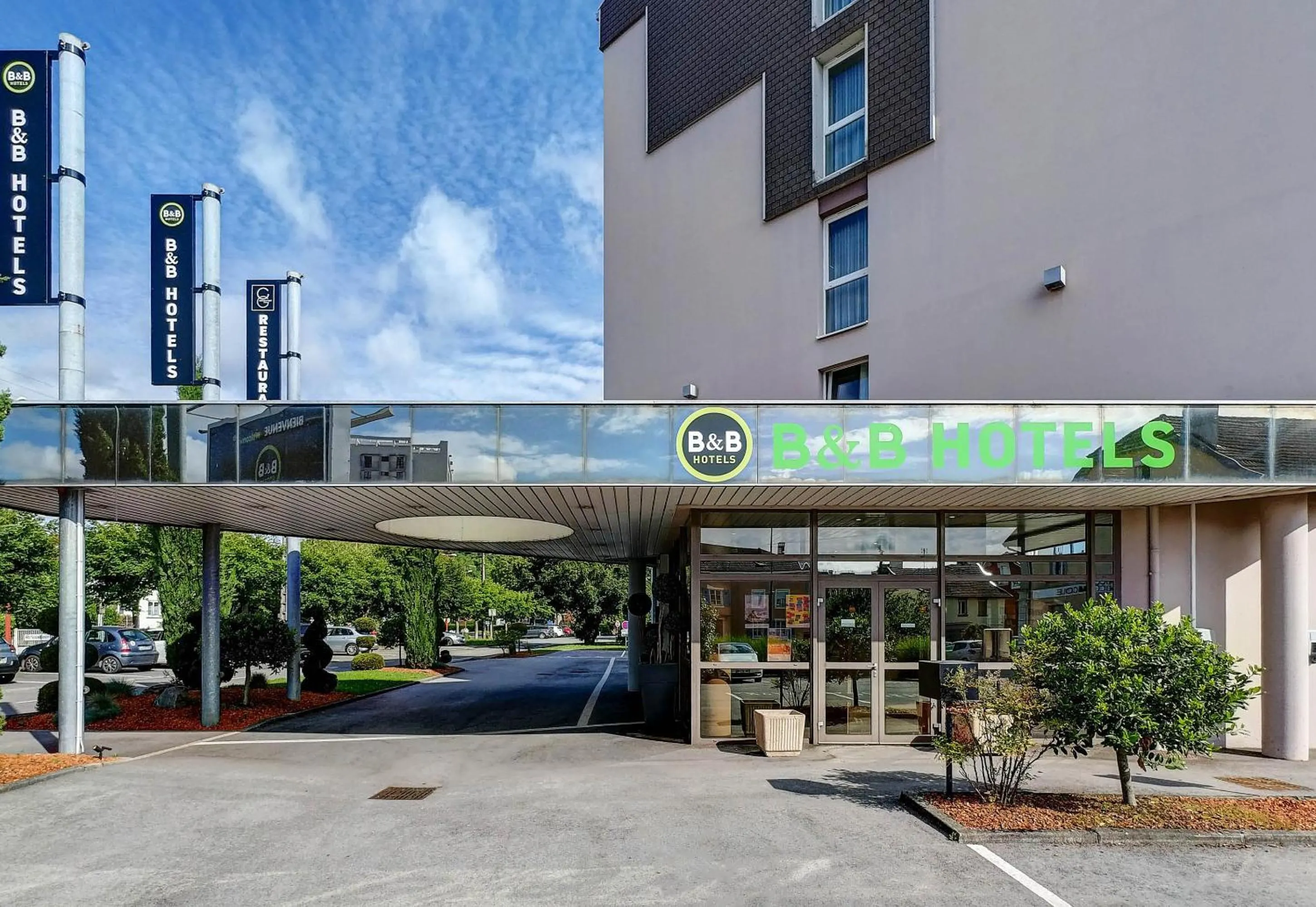 Facade/entrance in B&B HOTEL Montbéliard-Sochaux