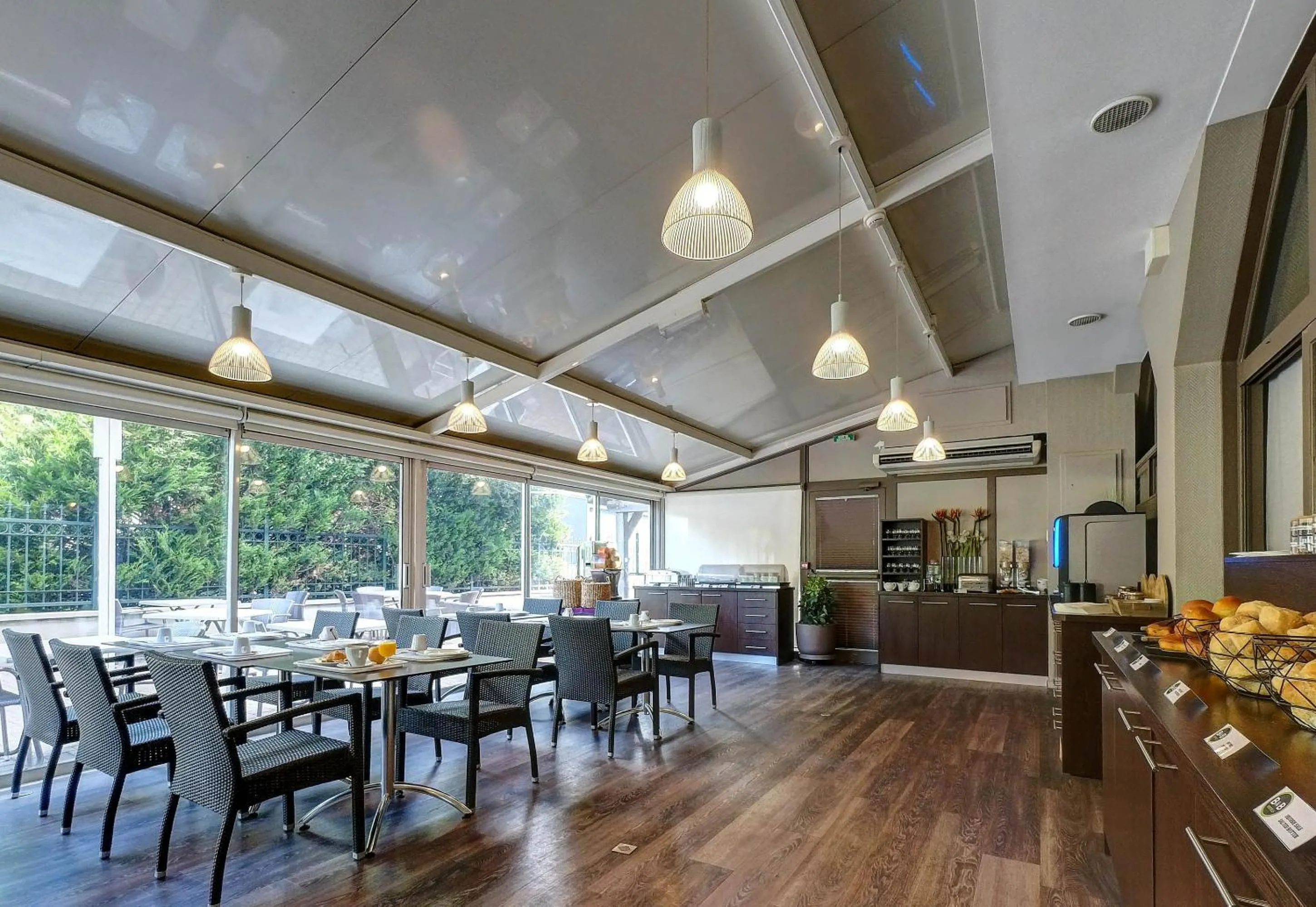 Breakfast in The Originals Boutique, Hôtel Restaurant Arianis, Sochaux-Montbéliard