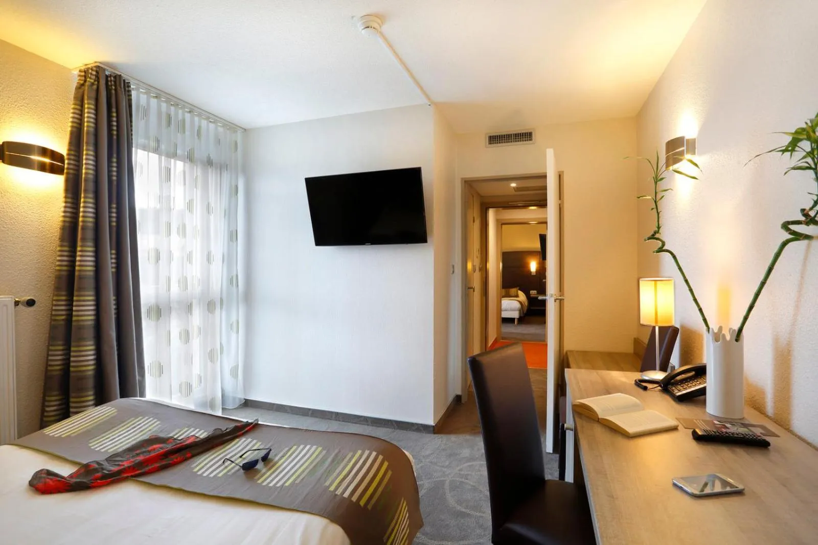 Bed in The Originals Boutique, Hôtel Restaurant Arianis, Sochaux-Montbéliard