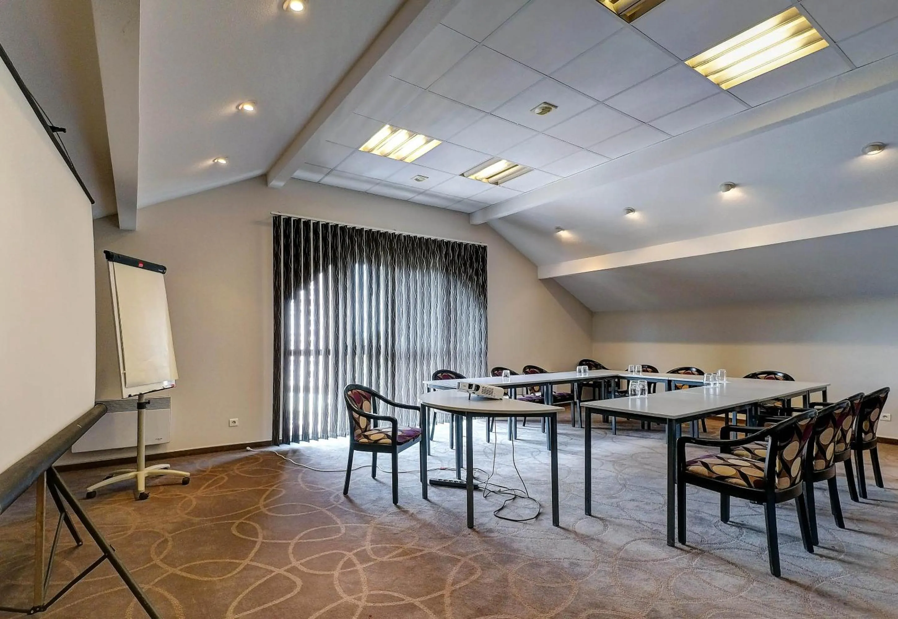 Meeting/conference room in The Originals Boutique, Hôtel Restaurant Arianis, Sochaux-Montbéliard