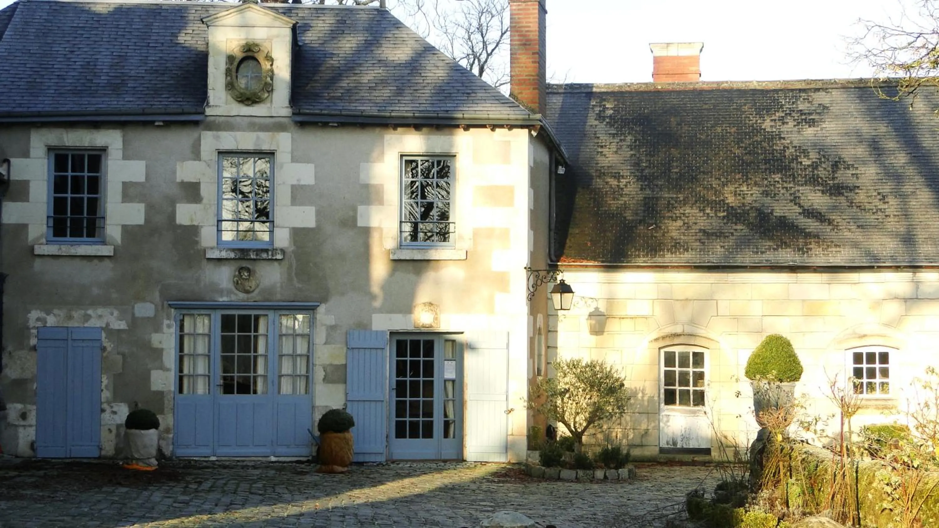 Facade/entrance in Les Douves