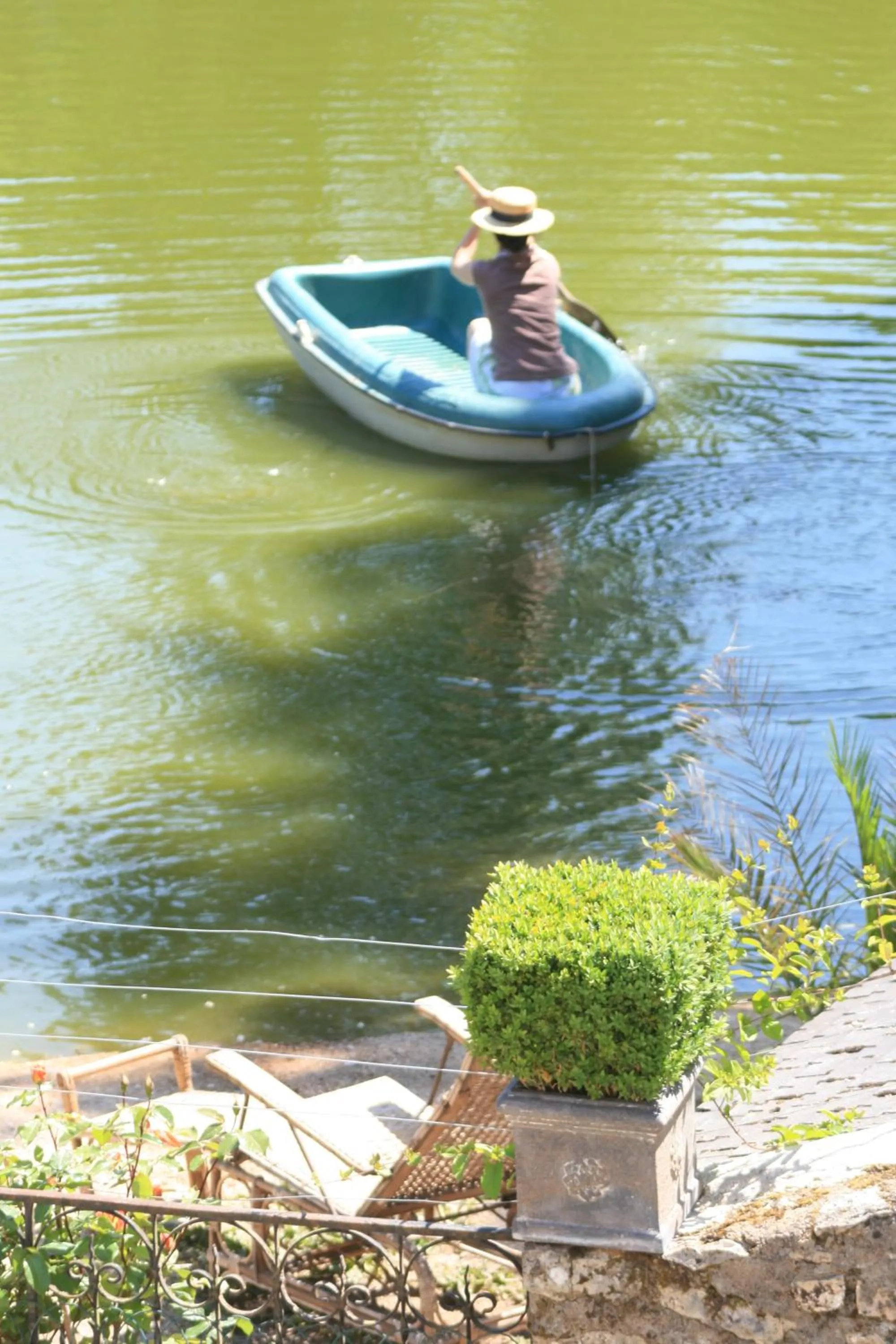 Entertainment in Les Douves
