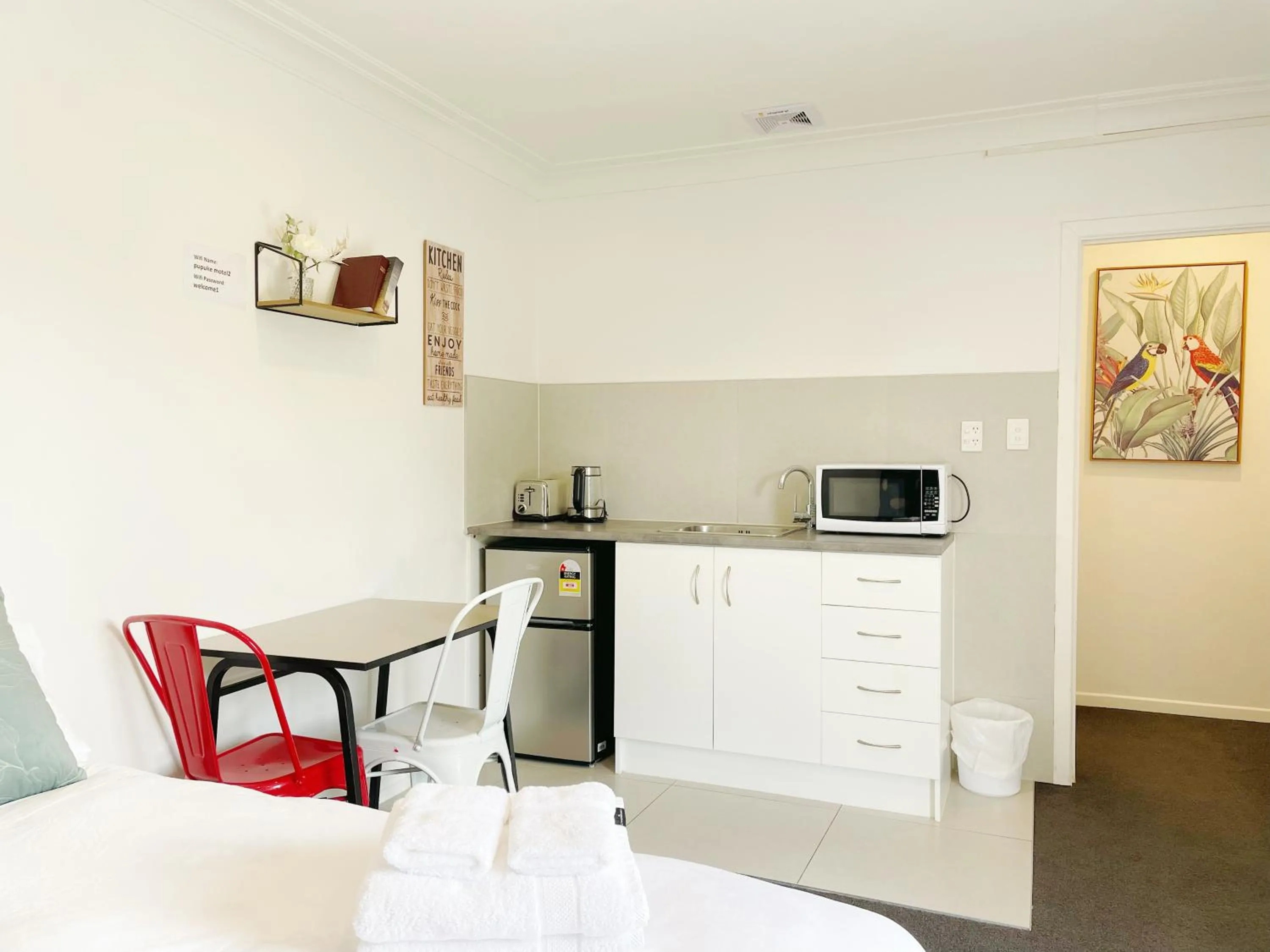 Bed in Pupuke Manor Motel