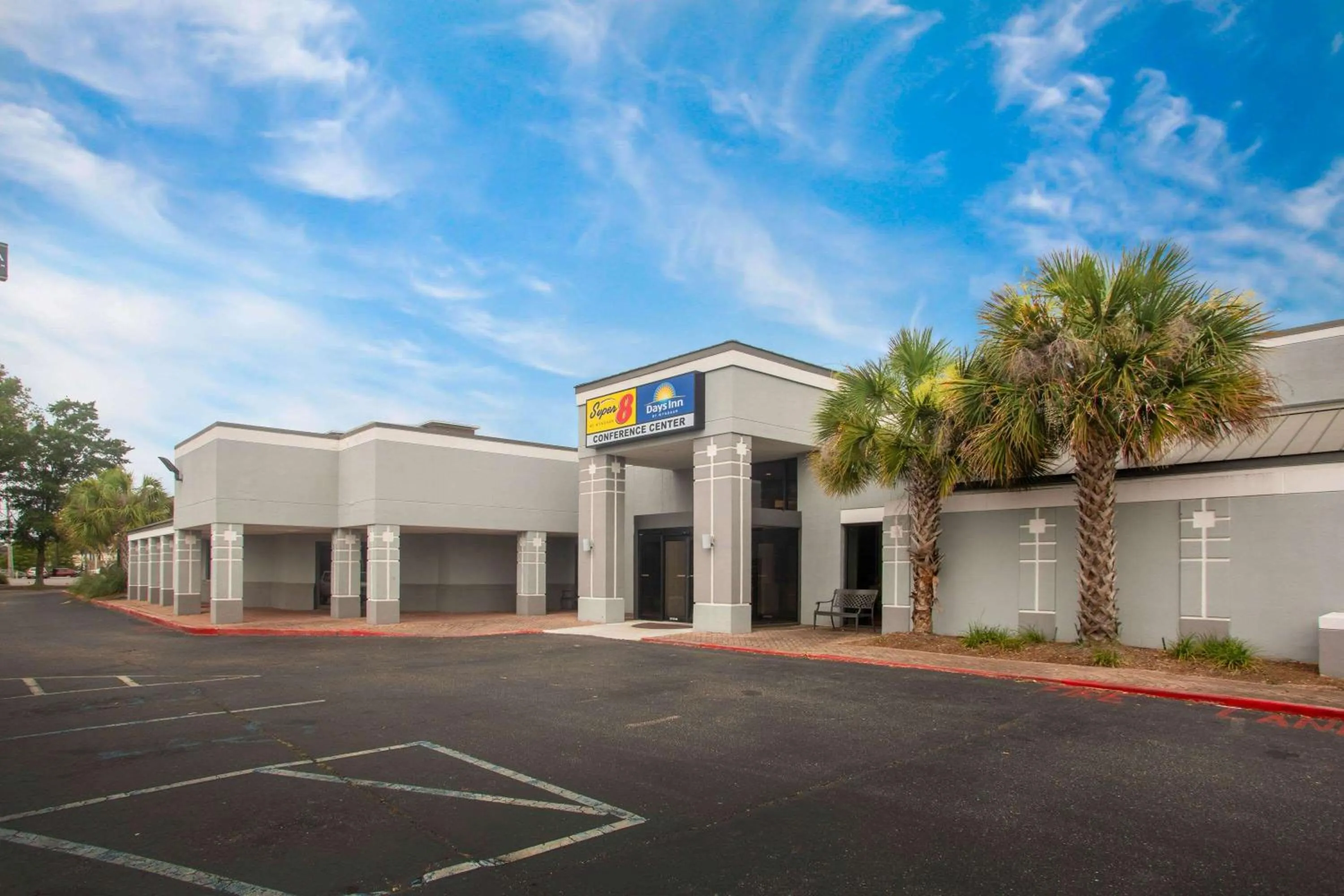 Property building in Super 8 by Wyndham Mobile I-65