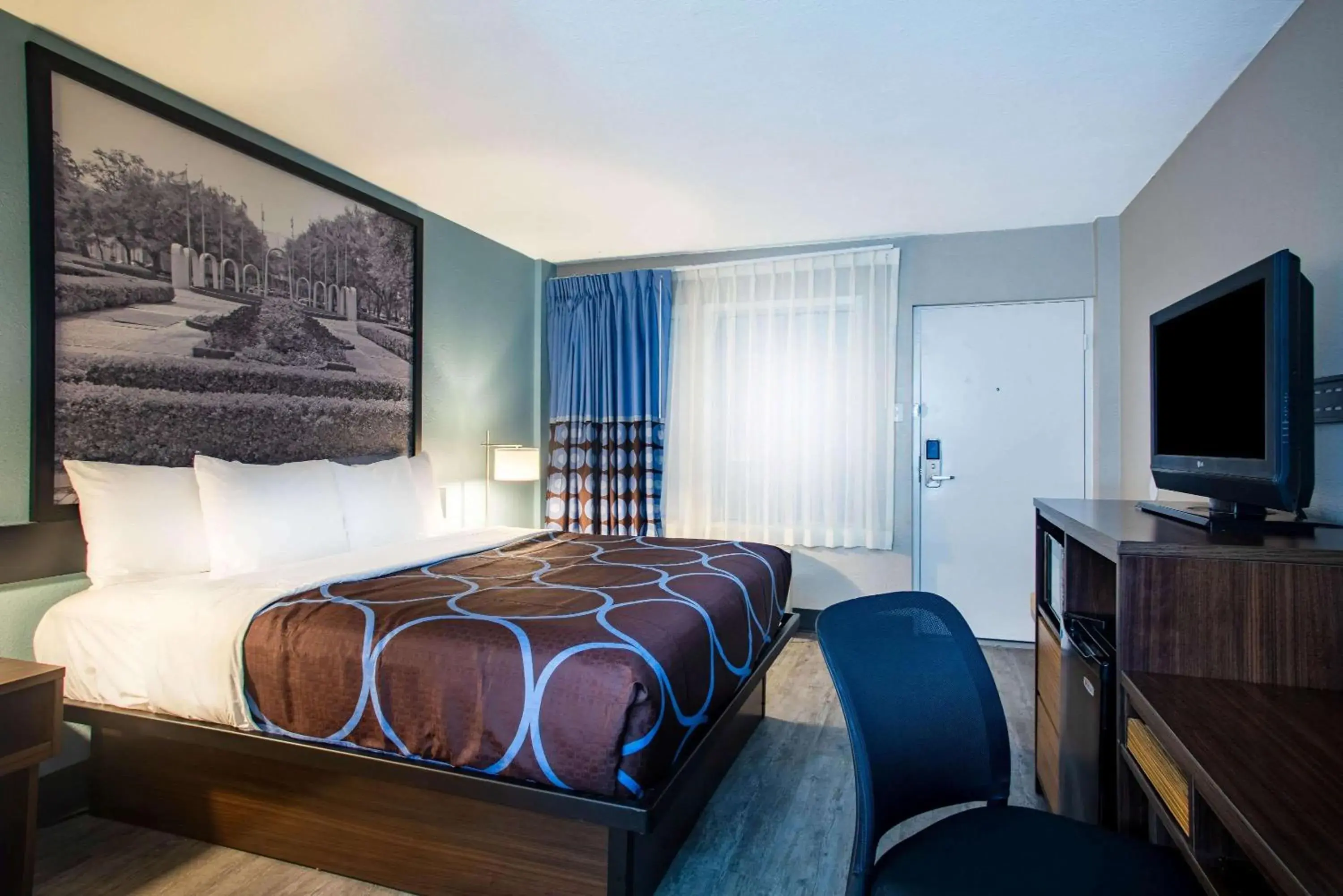 Photo of the whole room, Bed in Super 8 by Wyndham Mobile I-65 Photo of the whole room, Bed in Super 8 by Wyndham Mobile I-65