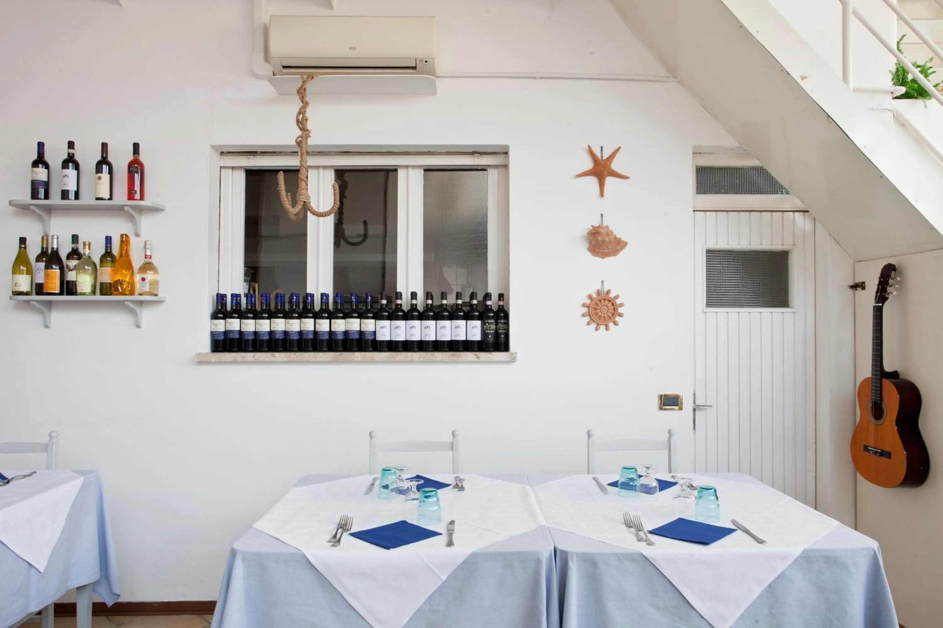 Restaurant/places to eat in Hotel I 4 Assi